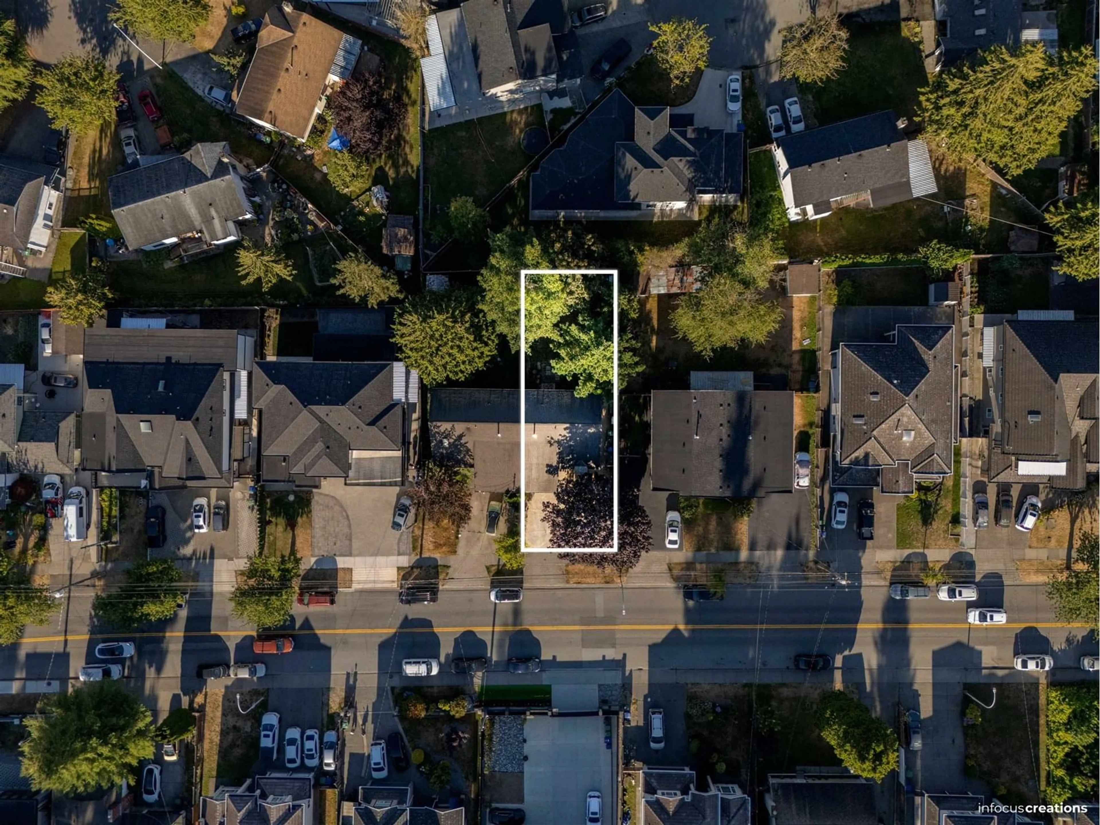 A pic from outside/outdoor area/front of a property/back of a property/a pic from drone, street for 7126 130, Surrey British Columbia V3W4J7