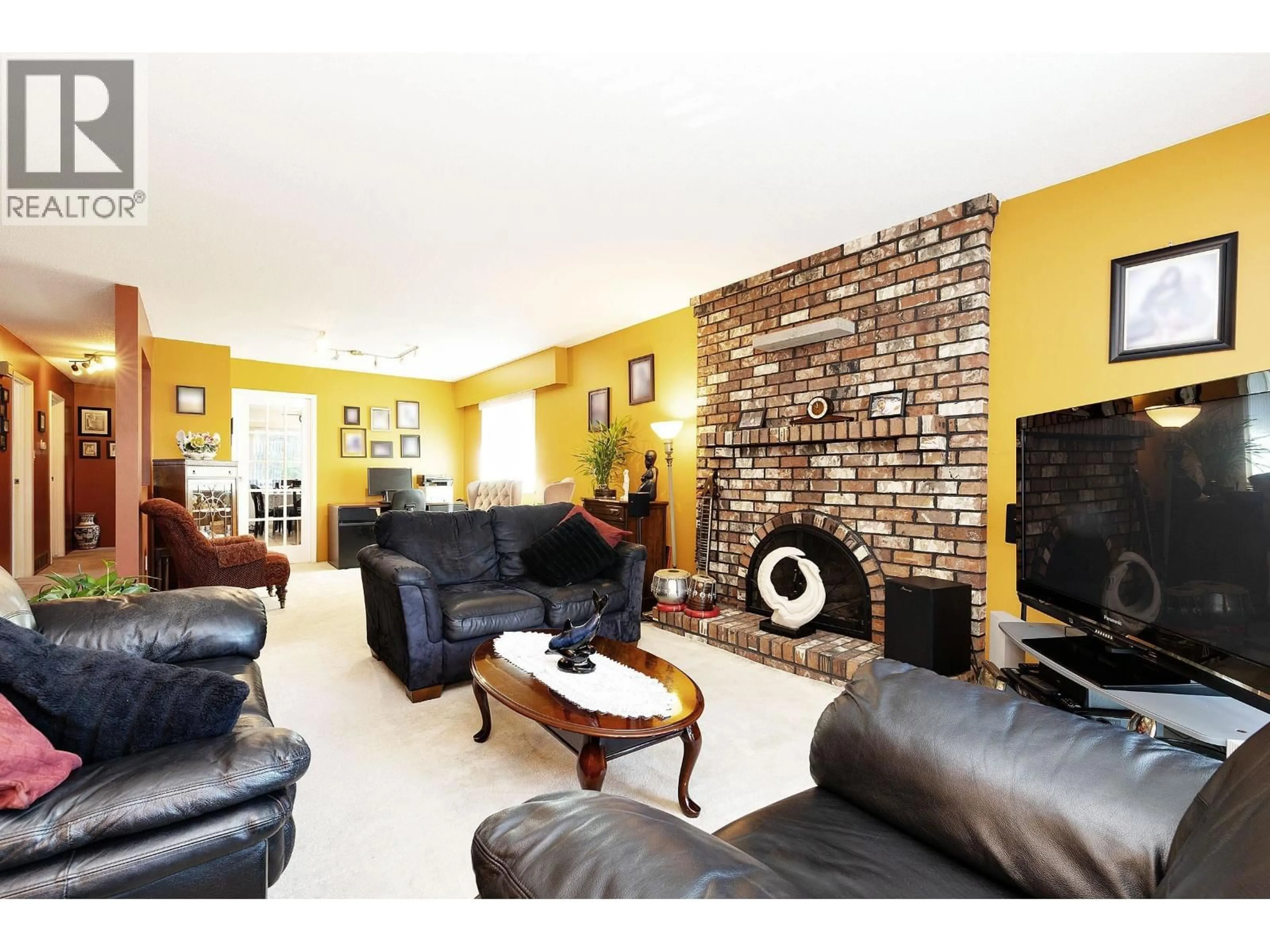 Living room with furniture, unknown for 9971 SWANSEA DRIVE, Richmond British Columbia V7A1N5
