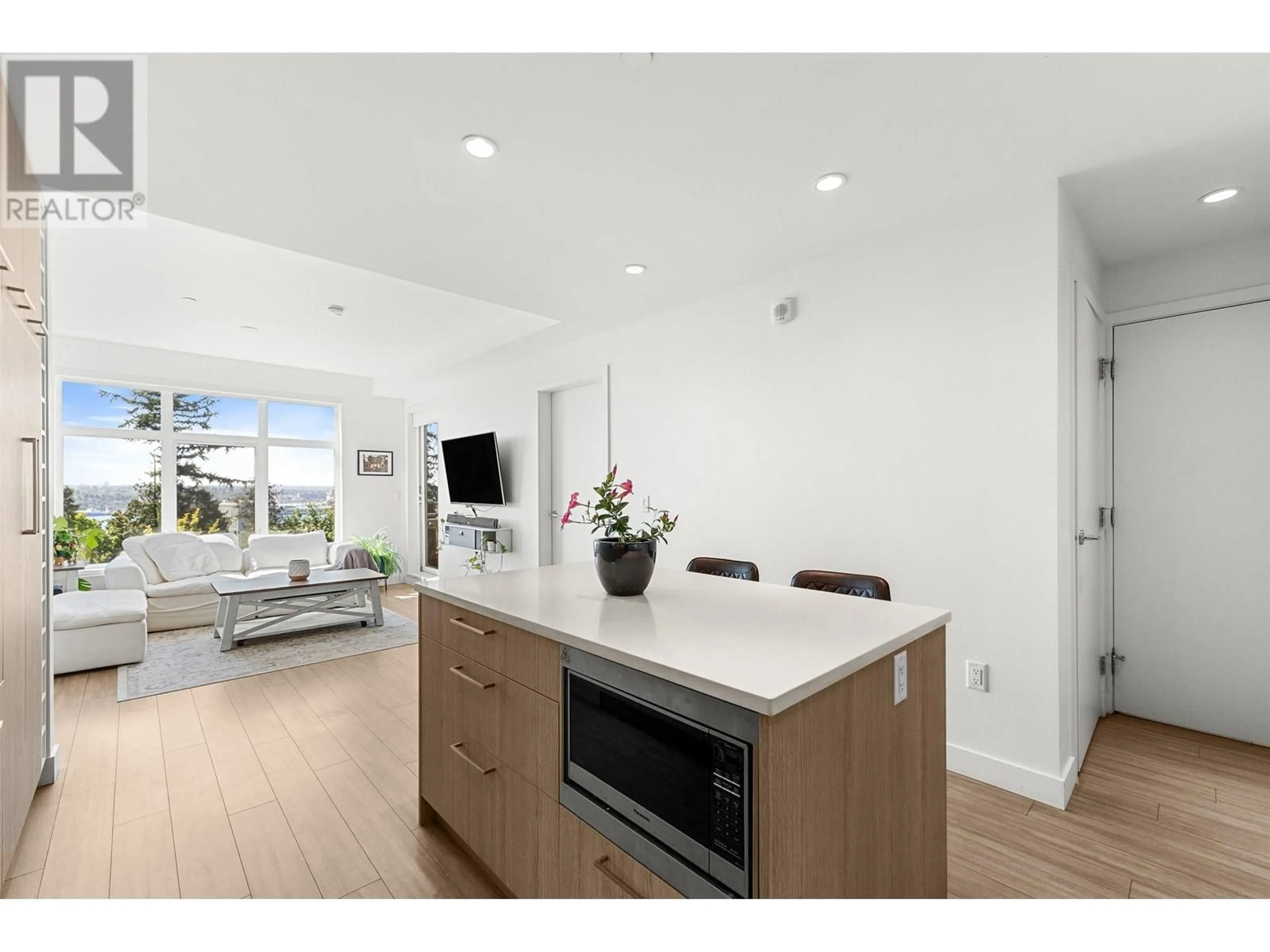 Open concept kitchen, unknown for 407 - 733 3RD STREET, North Vancouver British Columbia V7L1G8