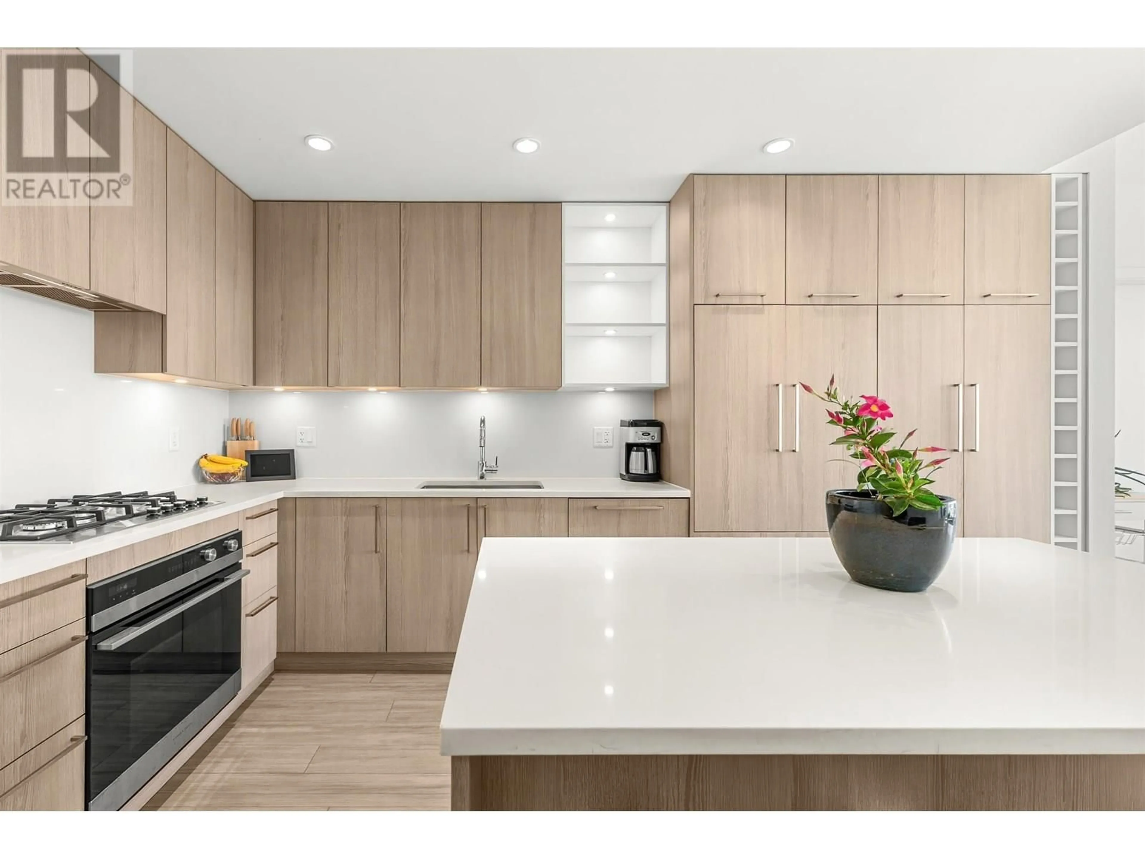 Contemporary kitchen, unknown for 407 - 733 3RD STREET, North Vancouver British Columbia V7L1G8