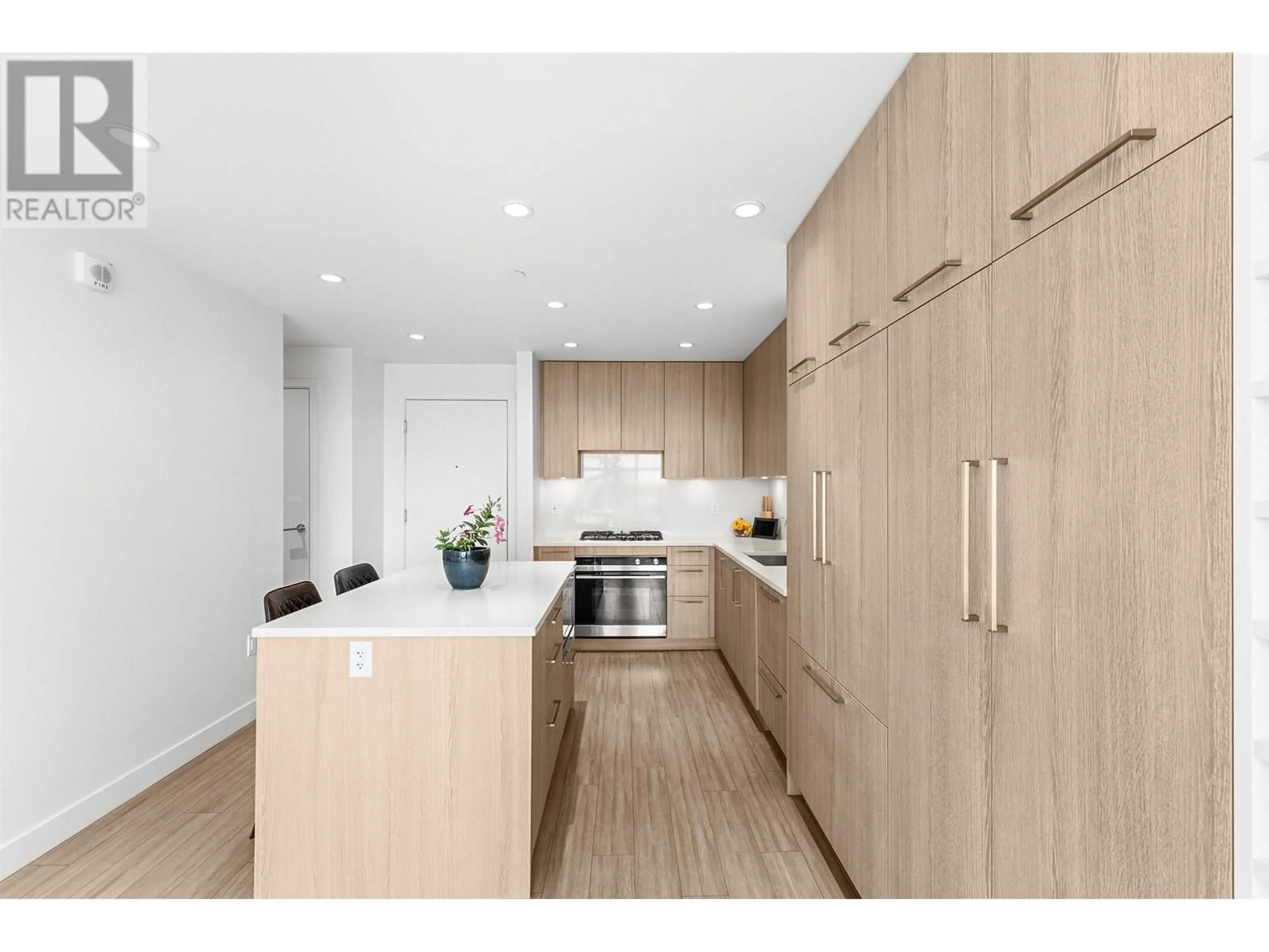 Open concept kitchen, wood/laminate floor for 407 - 733 3RD STREET, North Vancouver British Columbia V7L1G8