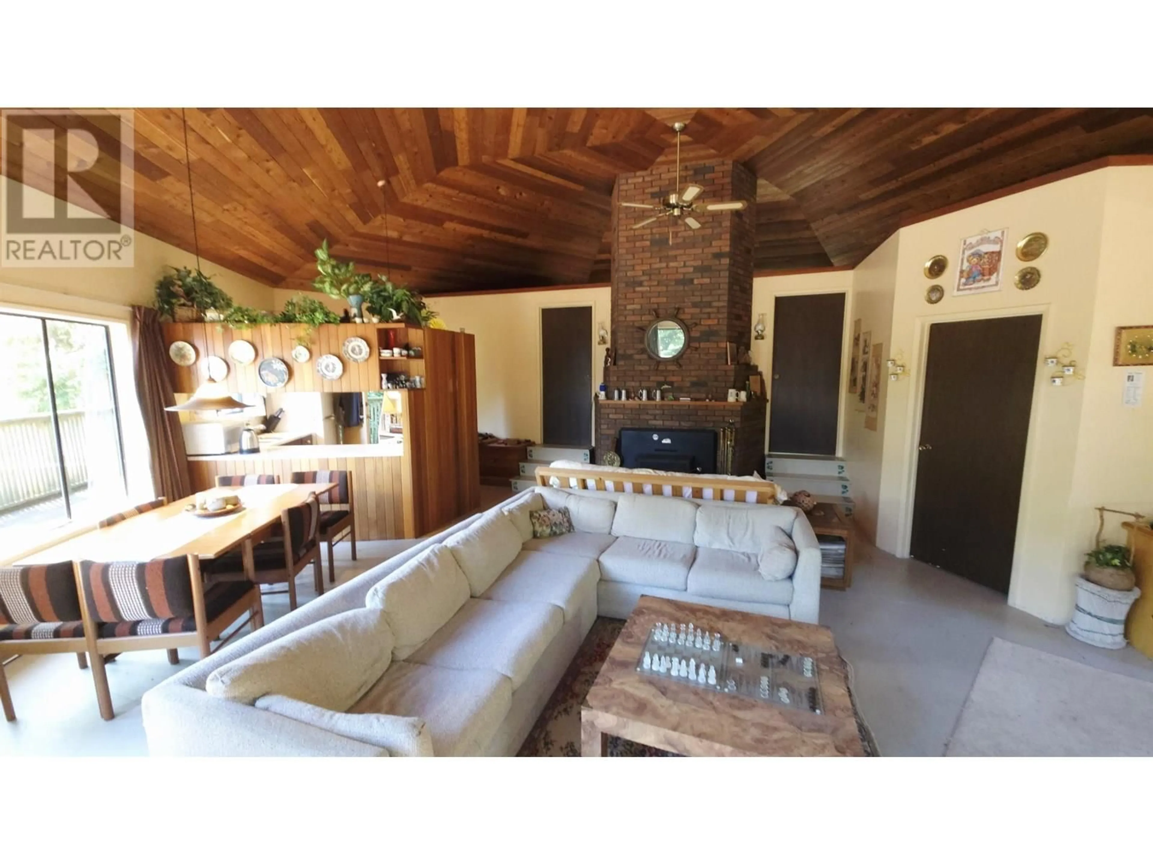 Living room with furniture, wood/laminate floor for 427 COLLINGWOOD ROAD, Keats Island British Columbia V0N1V0