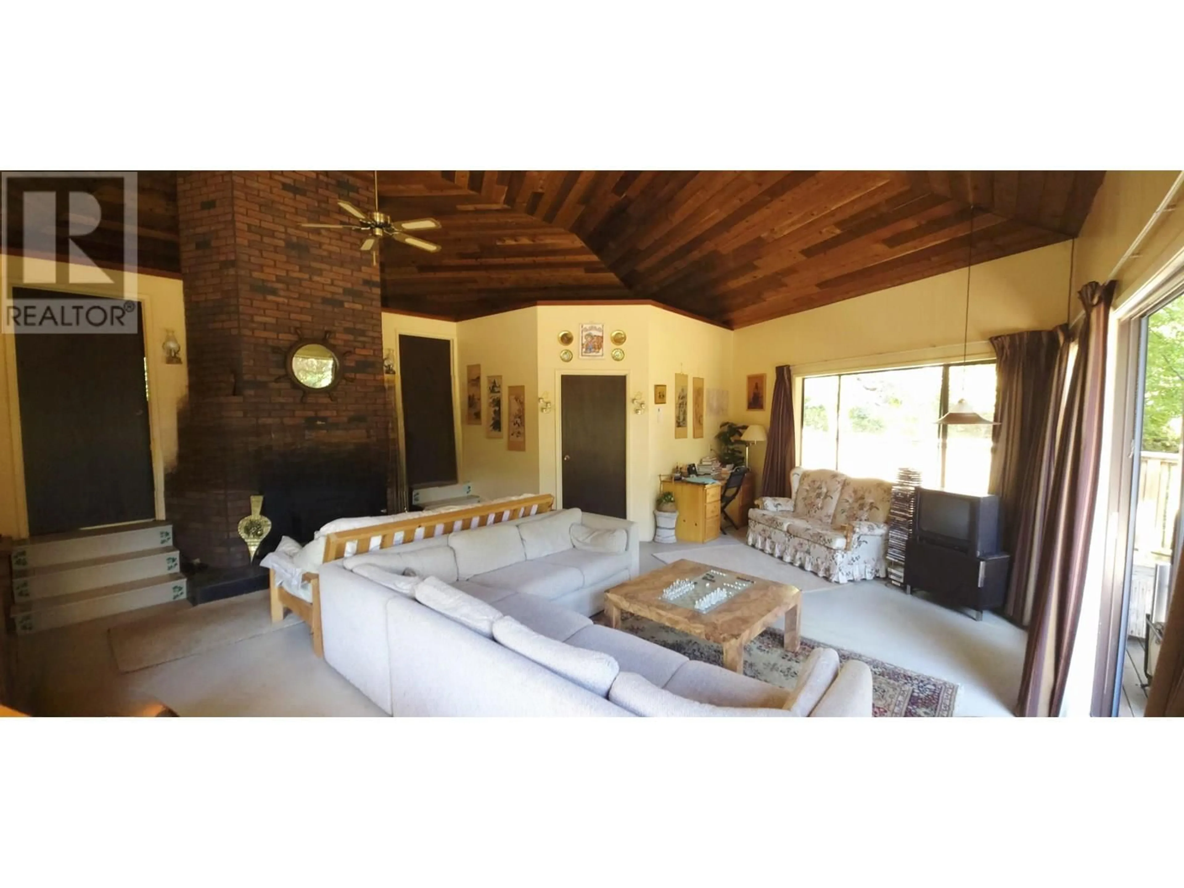 Living room with furniture, unknown for 427 COLLINGWOOD ROAD, Keats Island British Columbia V0N1V0