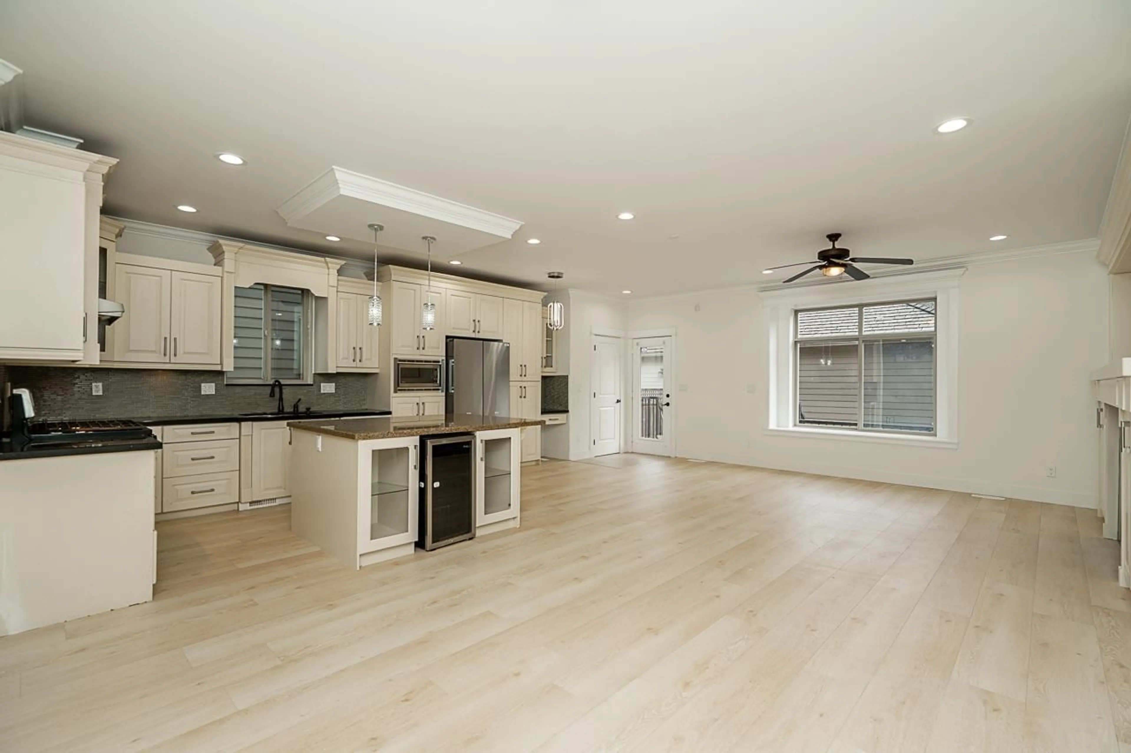 Open concept kitchen, unknown for 14636 36A, Surrey British Columbia V4P0E3
