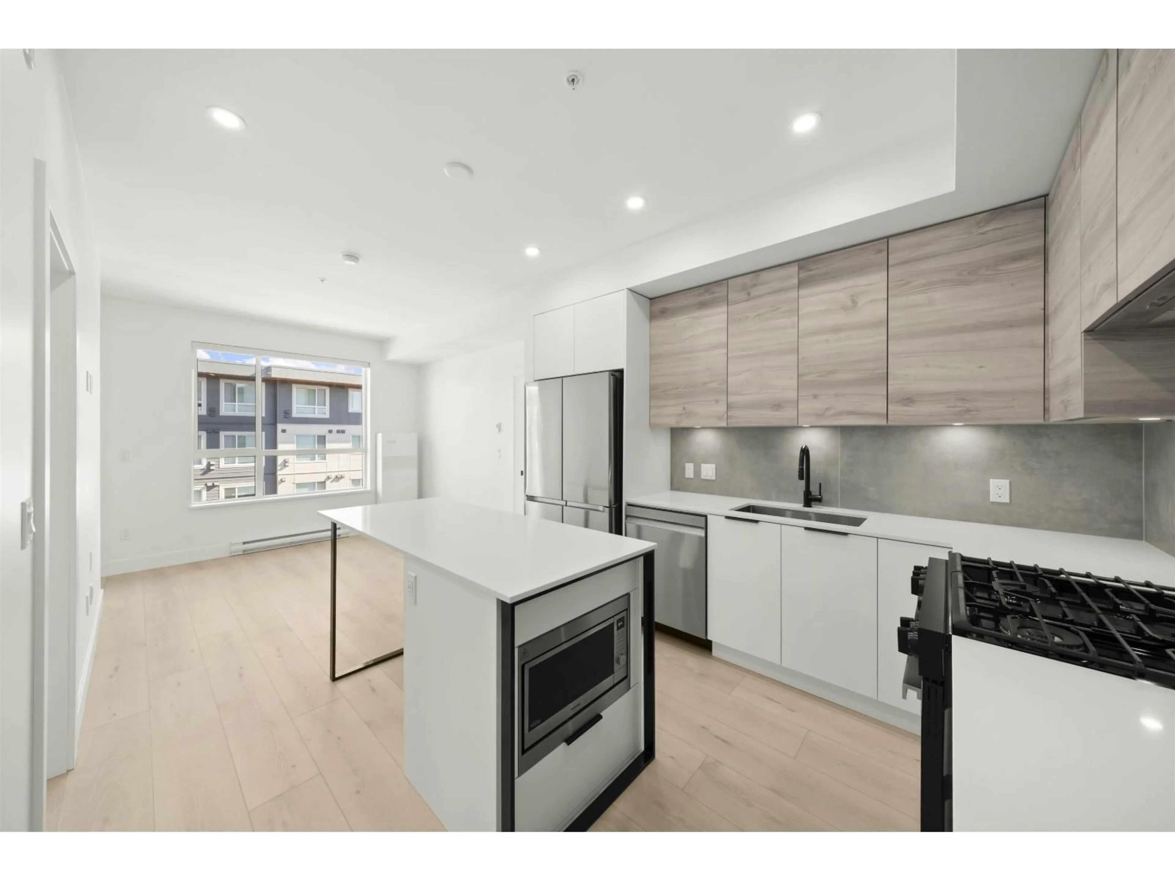 Open concept kitchen, unknown for 502 - 30494 CARDINAL, Abbotsford British Columbia V2T0A5