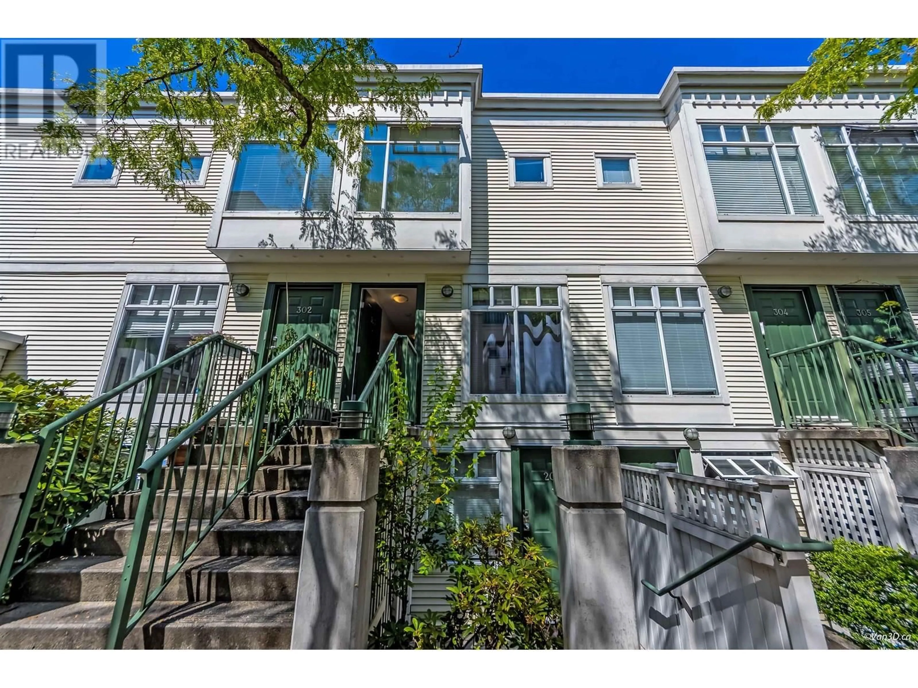 Home with vinyl exterior material, street for 303 - 3727 10TH AVENUE, Vancouver British Columbia V6K4E3