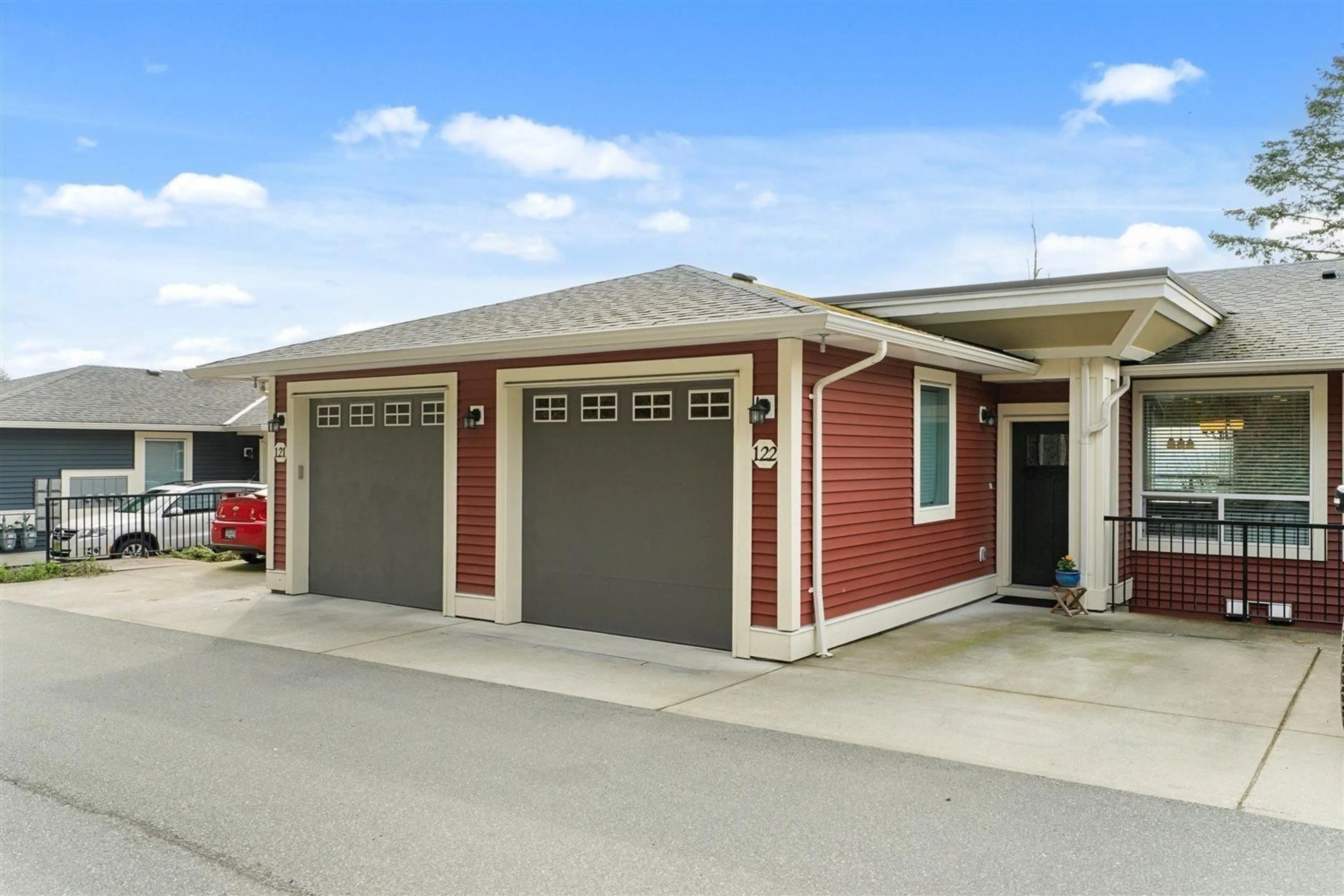 Indoor garage for 122 - 6026 LINDEMAN STREET, Chilliwack British Columbia V2R0W1