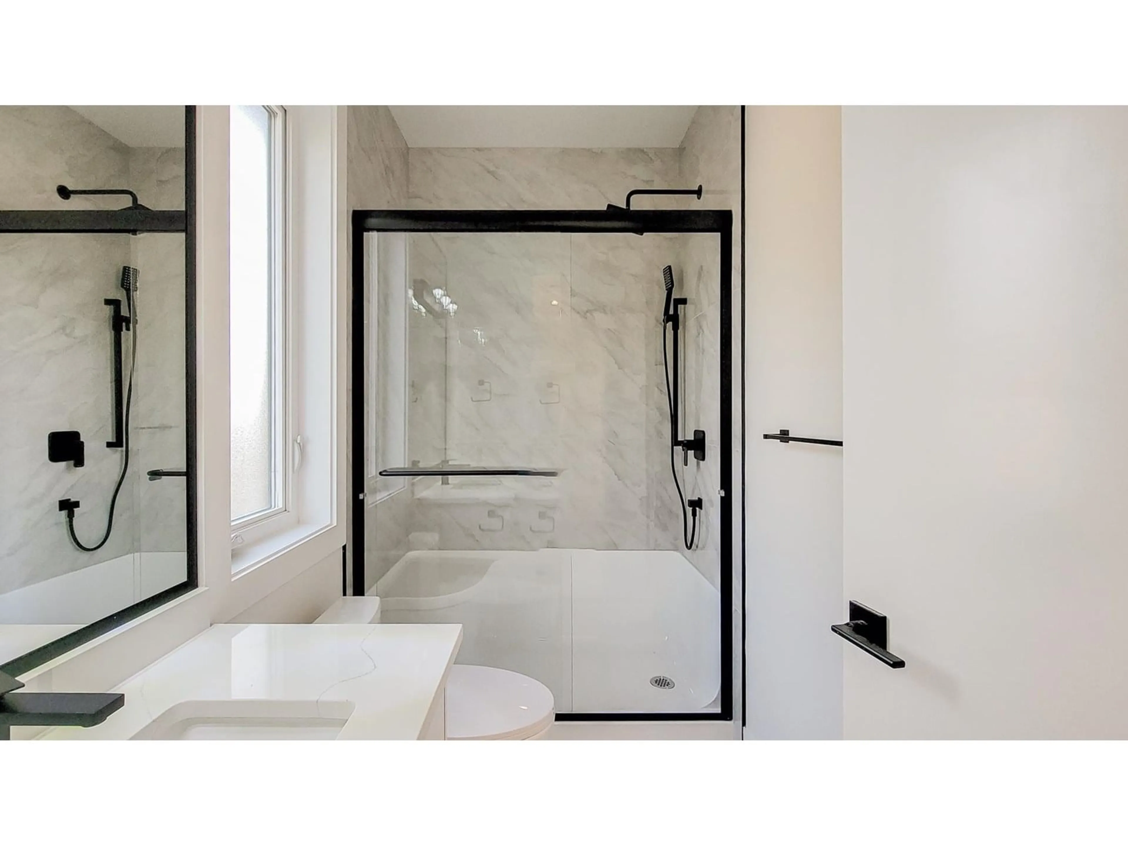 Contemporary bathroom, ceramic/tile floor for 13525 16TH, Surrey British Columbia V4A9K9