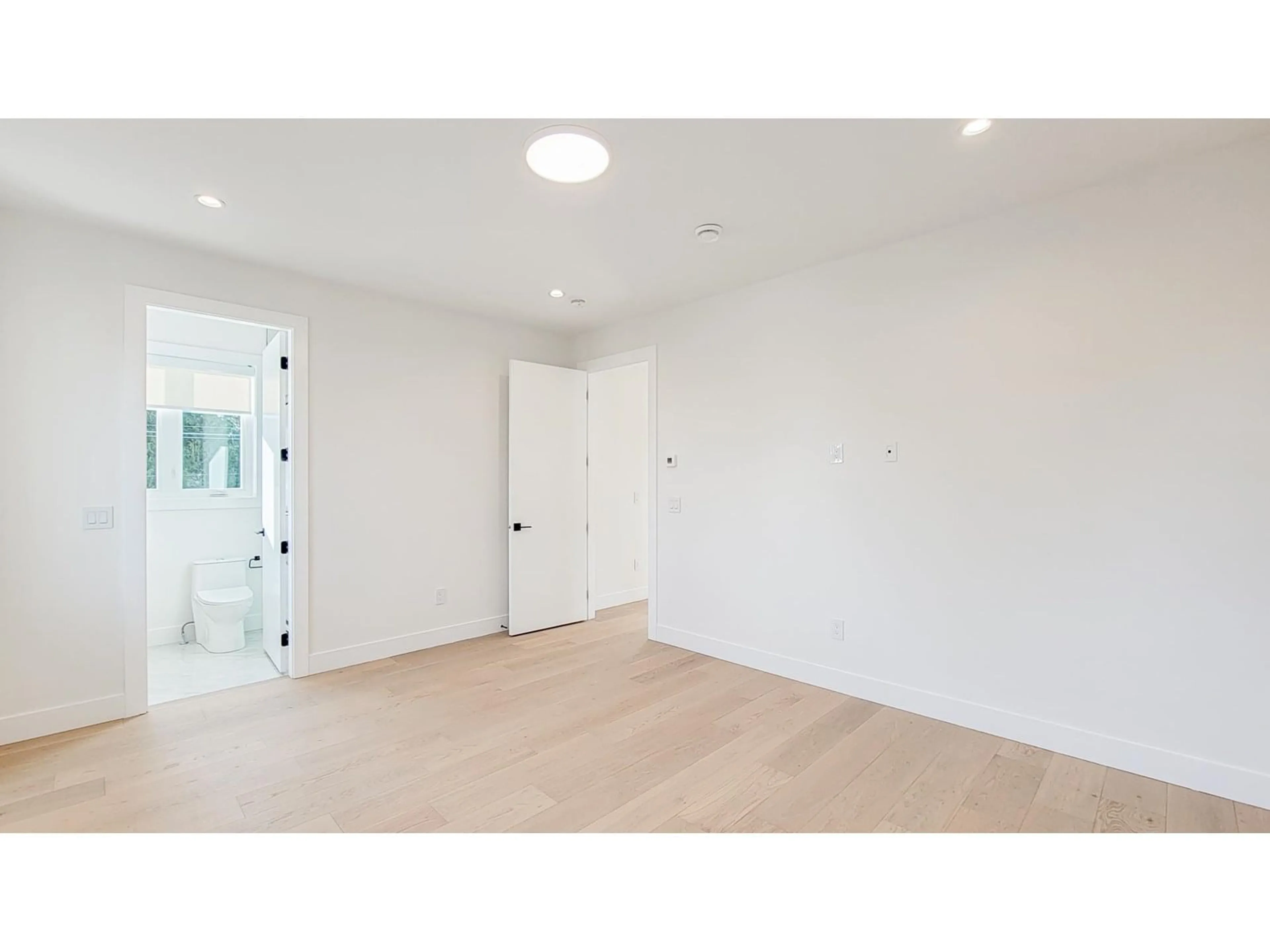 A pic of a room for 13525 16TH, Surrey British Columbia V4A9K9
