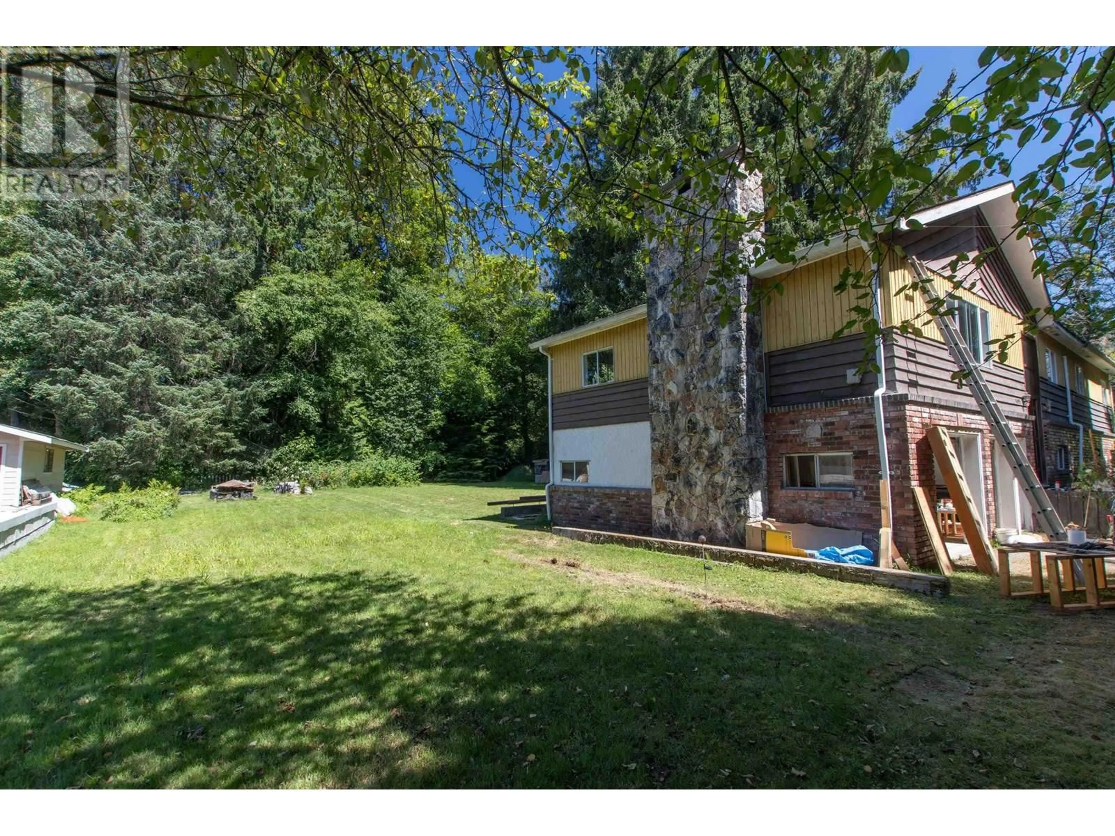 A pic from outside/outdoor area/front of a property/back of a property/a pic from drone, unknown for 1397 JUDD ROAD, Squamish British Columbia V0N1H0