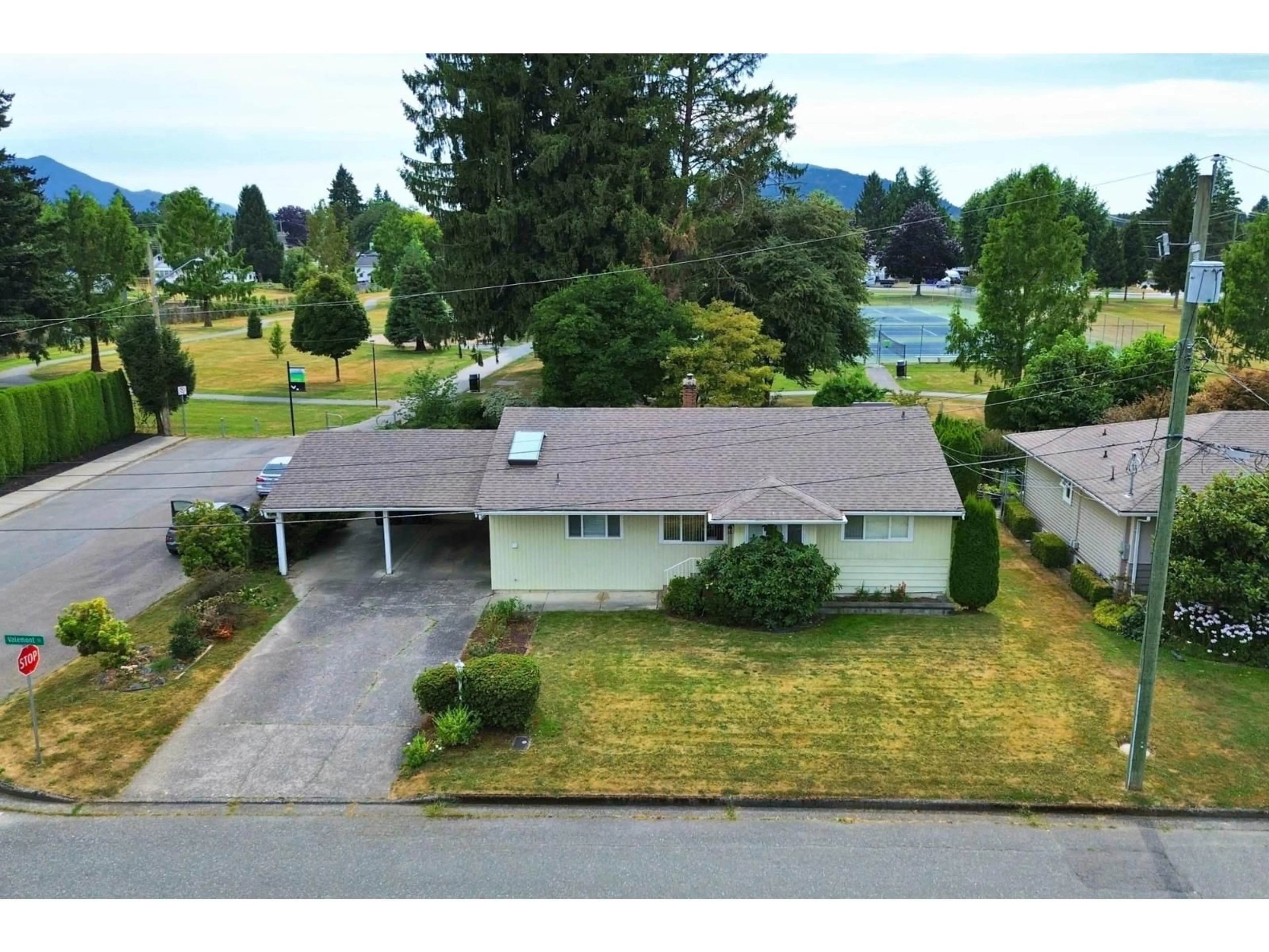 A pic from outside/outdoor area/front of a property/back of a property/a pic from drone, unknown for 9709 VALEMONT STREET, Chilliwack British Columbia V2P5X1