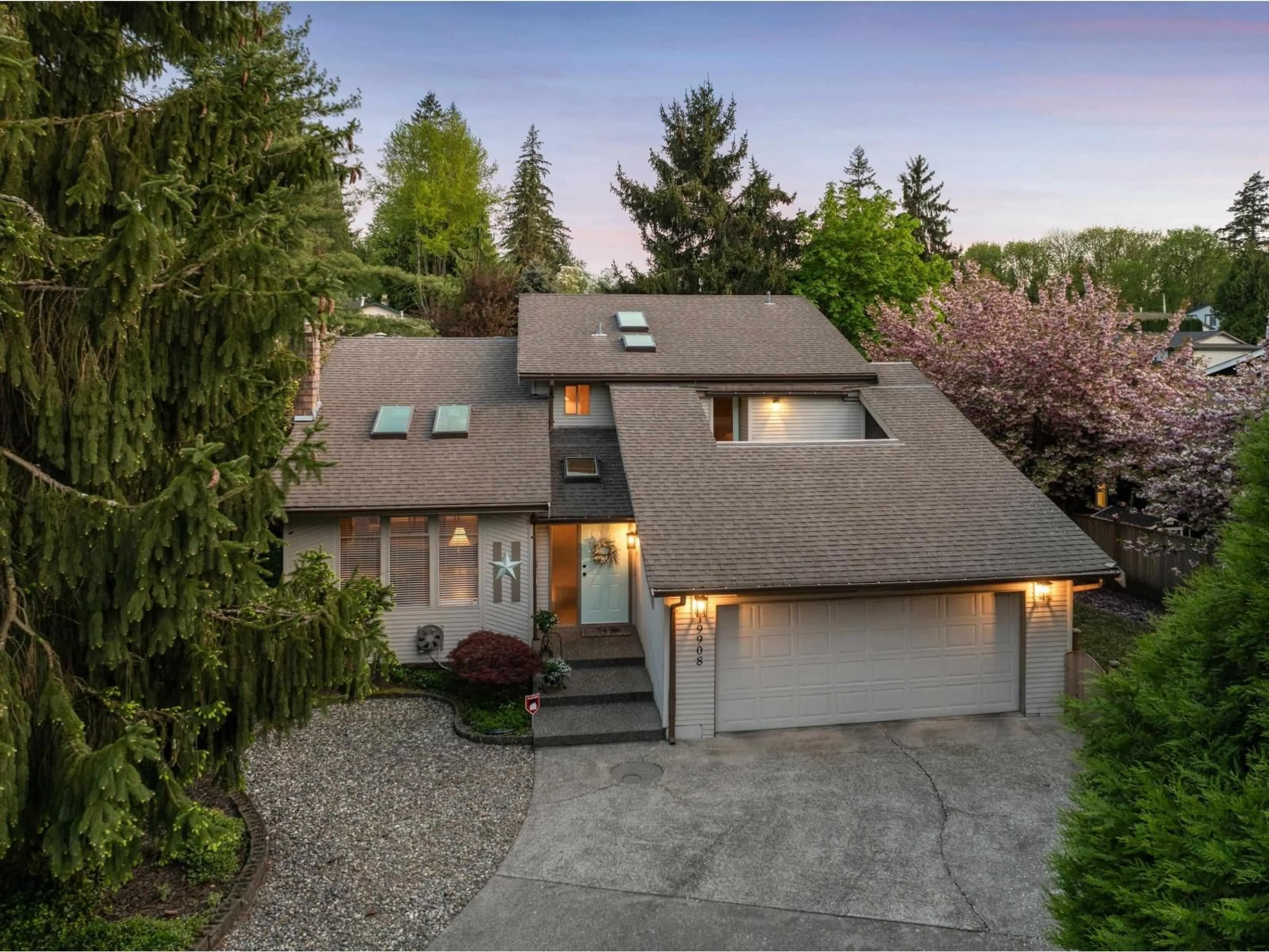 Home with vinyl exterior material, street for 19908 51, Langley British Columbia V3A7P2