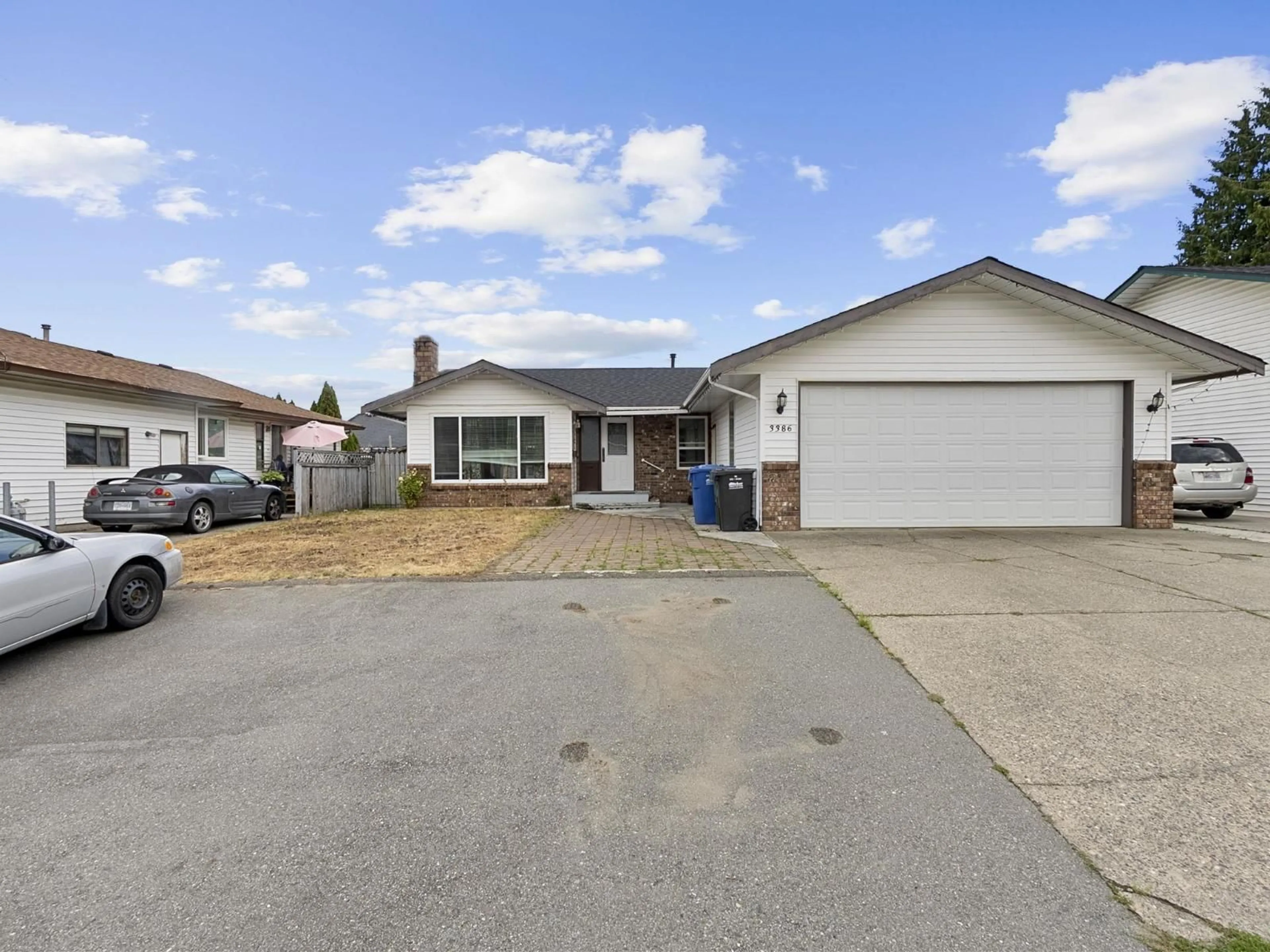 A pic from outside/outdoor area/front of a property/back of a property/a pic from drone, street for 3386 CLEARBROOK, Abbotsford British Columbia V2T4T4
