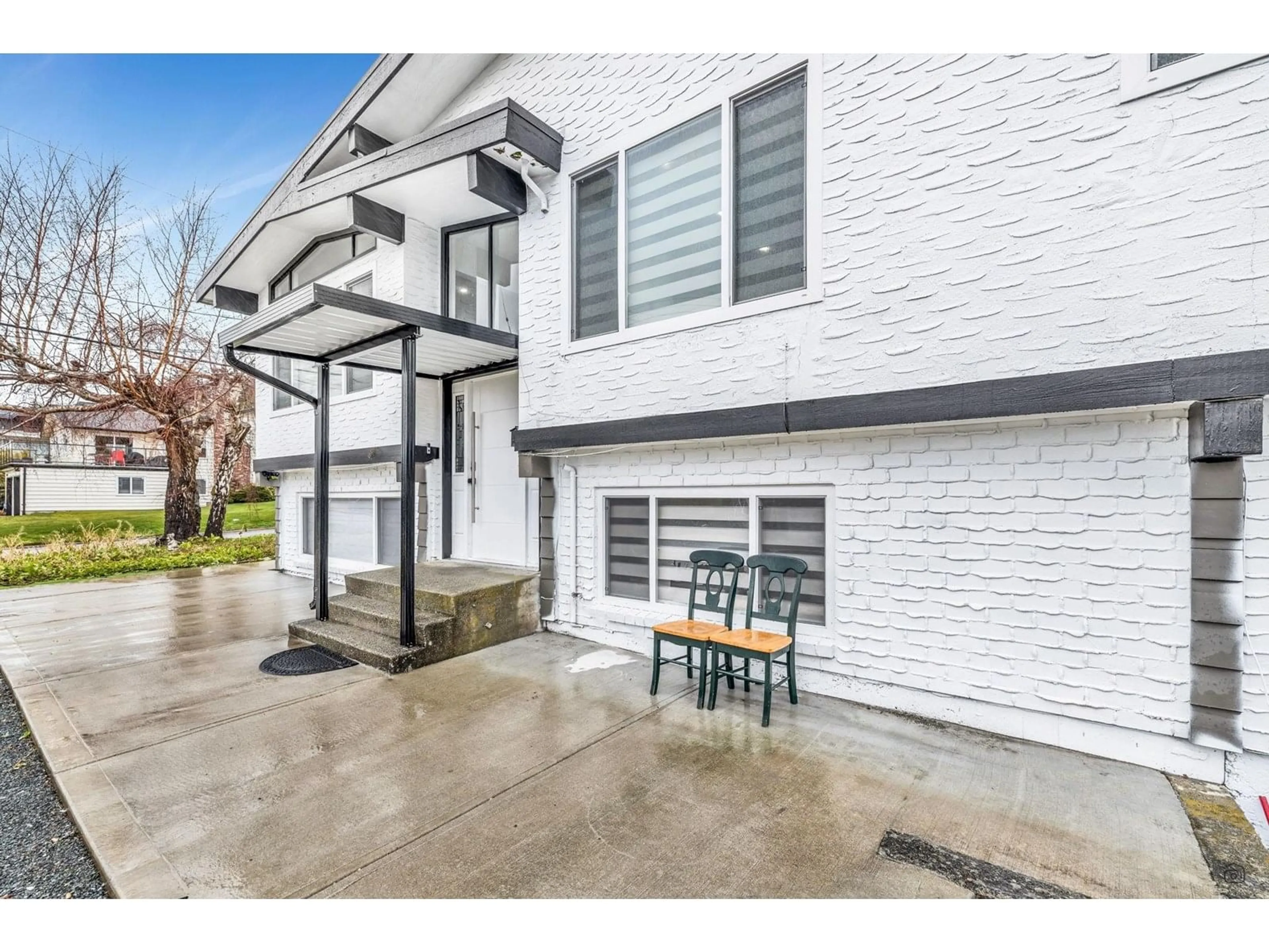 Unknown for 15839 CLIFF, White Rock British Columbia V4B1W7