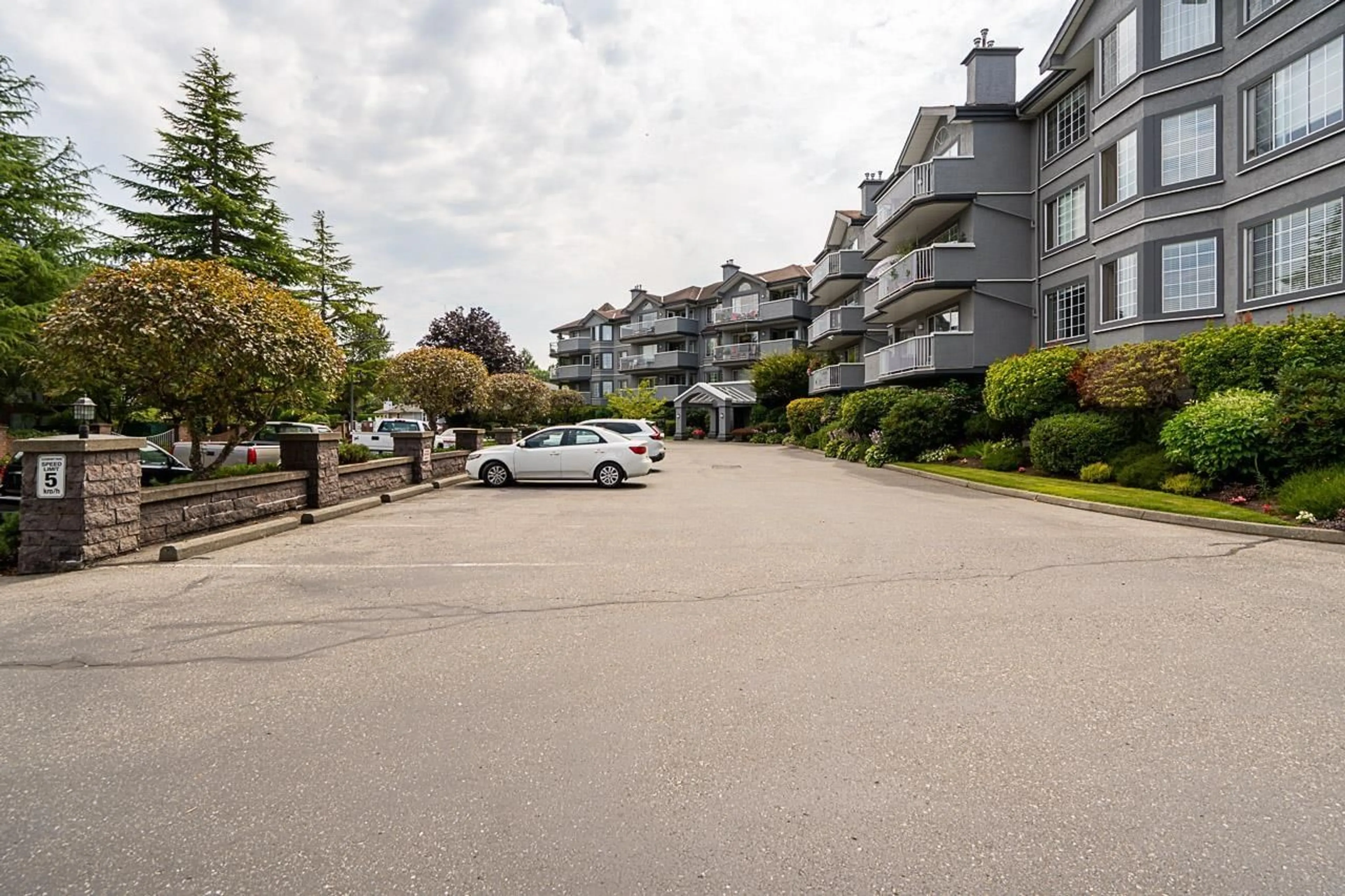 A pic from outside/outdoor area/front of a property/back of a property/a pic from drone, unknown for 303 - 5375 205, Langley British Columbia V3A7V7
