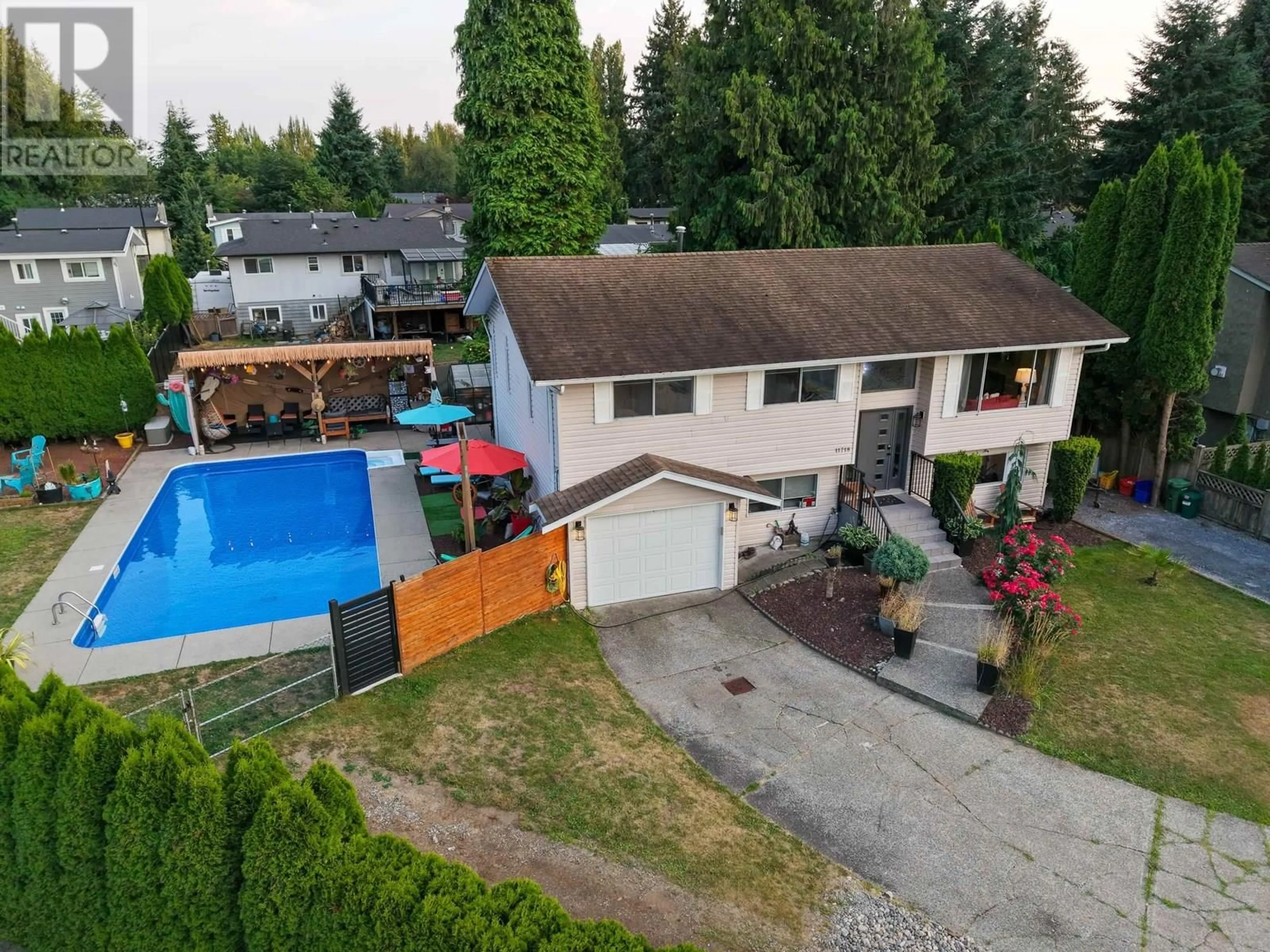 A pic from outside/outdoor area/front of a property/back of a property/a pic from drone, unknown for 11718 208 STREET, Maple Ridge British Columbia V2X7S3