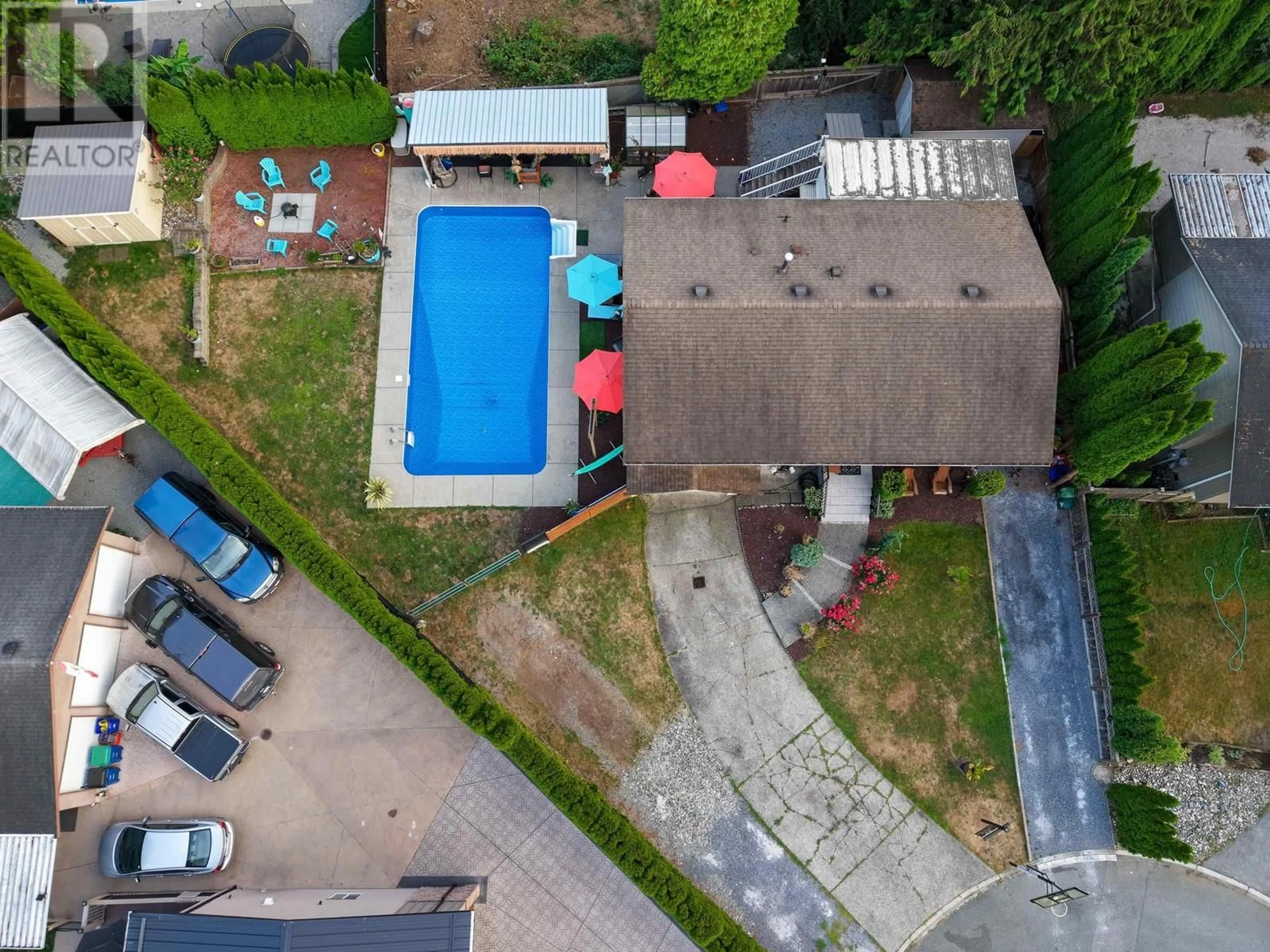 A pic from outside/outdoor area/front of a property/back of a property/a pic from drone, street for 11718 208 STREET, Maple Ridge British Columbia V2X7S3