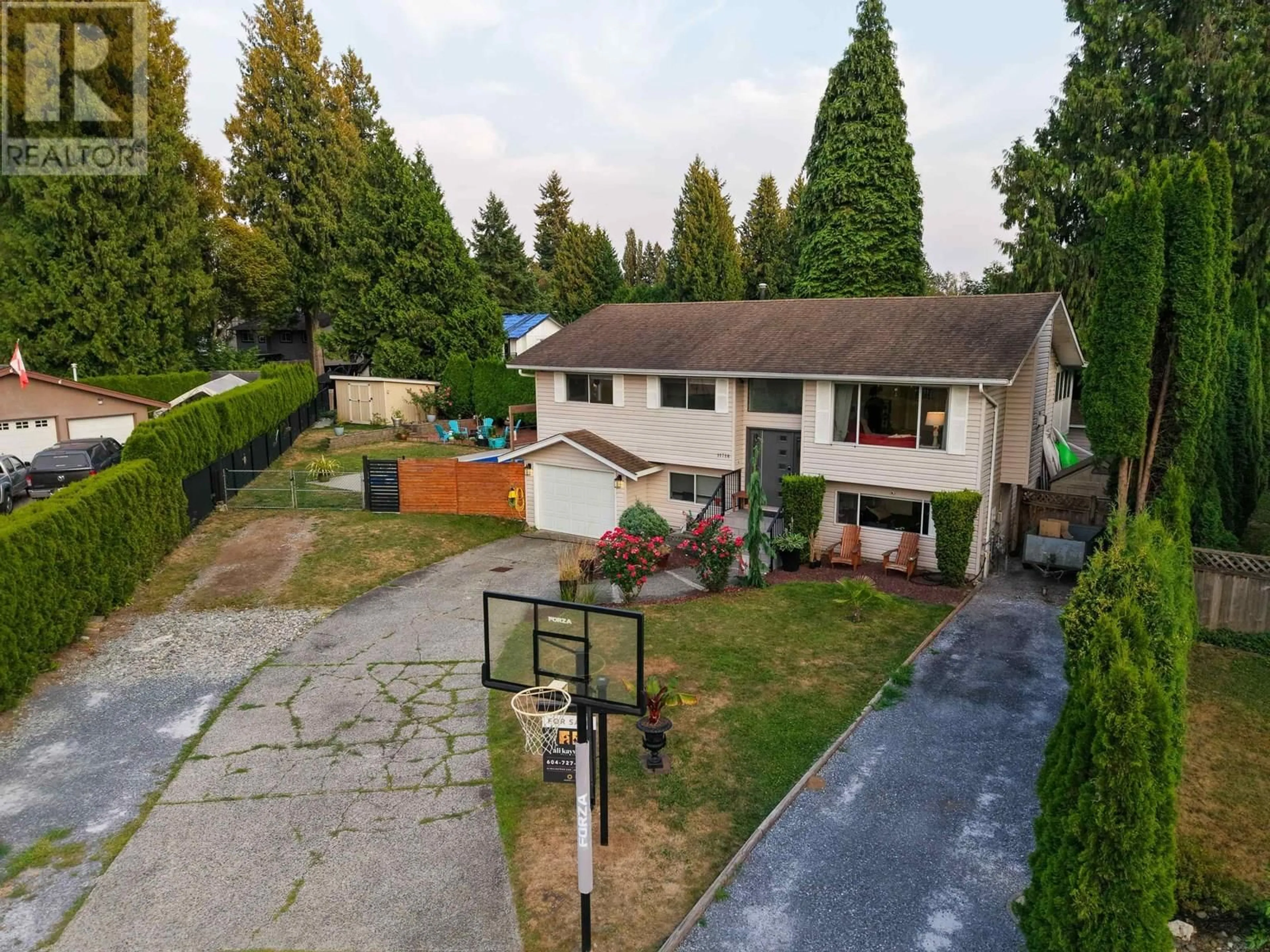A pic from outside/outdoor area/front of a property/back of a property/a pic from drone, street for 11718 208 STREET, Maple Ridge British Columbia V2X7S3