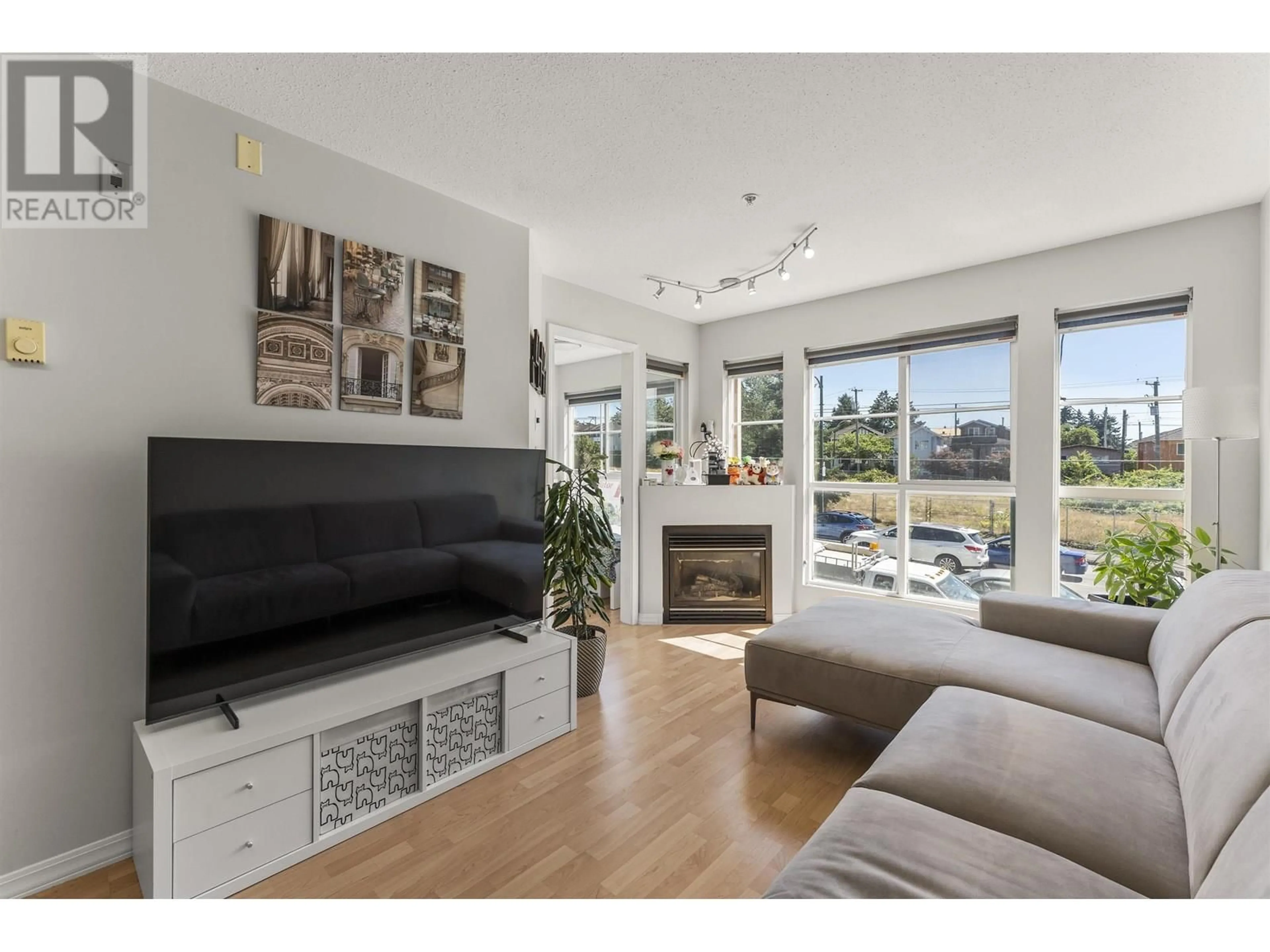Living room with furniture, wood/laminate floor for 210 - 2973 KINGSWAY, Vancouver British Columbia V5R5J4