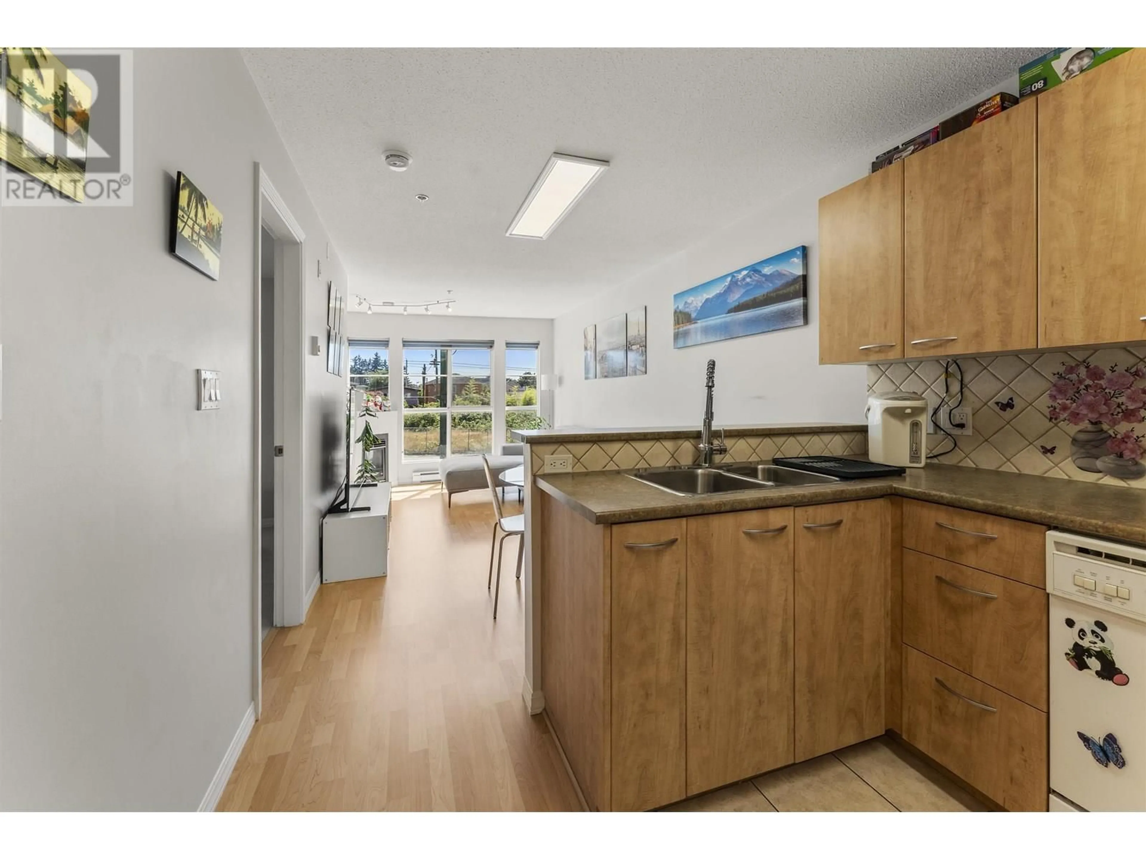 Standard kitchen, unknown for 210 - 2973 KINGSWAY, Vancouver British Columbia V5R5J4