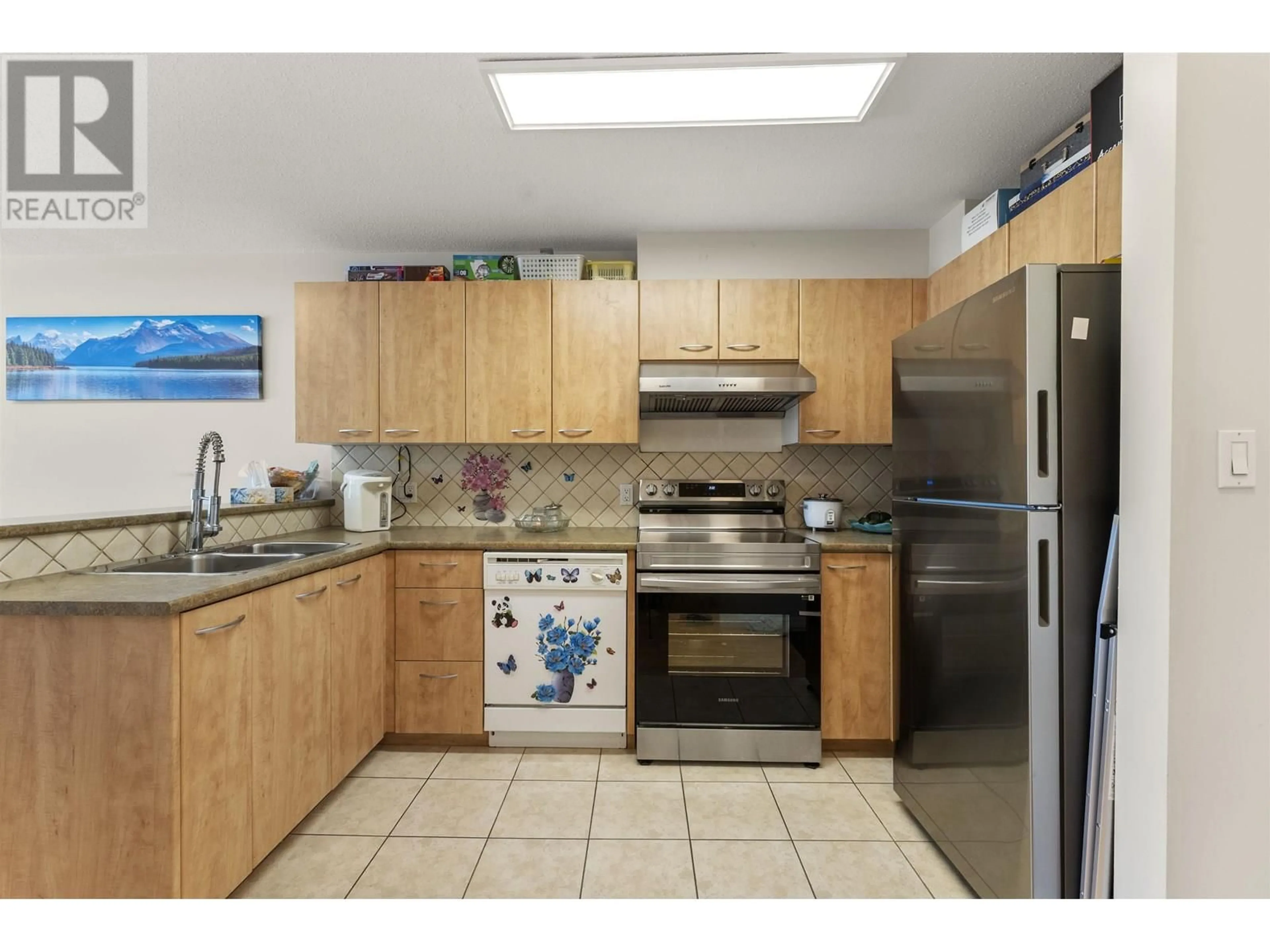 Standard kitchen, ceramic/tile floor for 210 - 2973 KINGSWAY, Vancouver British Columbia V5R5J4