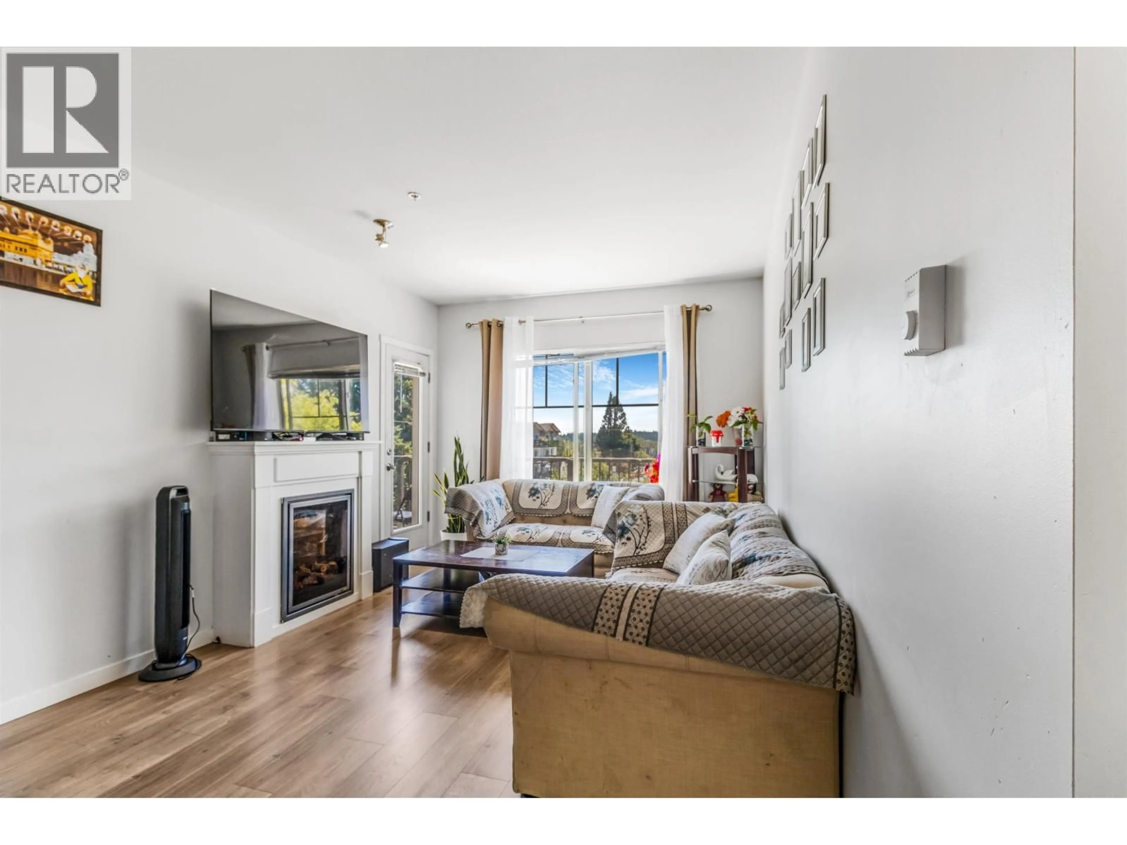 Living room with furniture, wood/laminate floor for 306 - 22290 NORTH AVE AVENUE, Maple Ridge British Columbia V2X8Z8