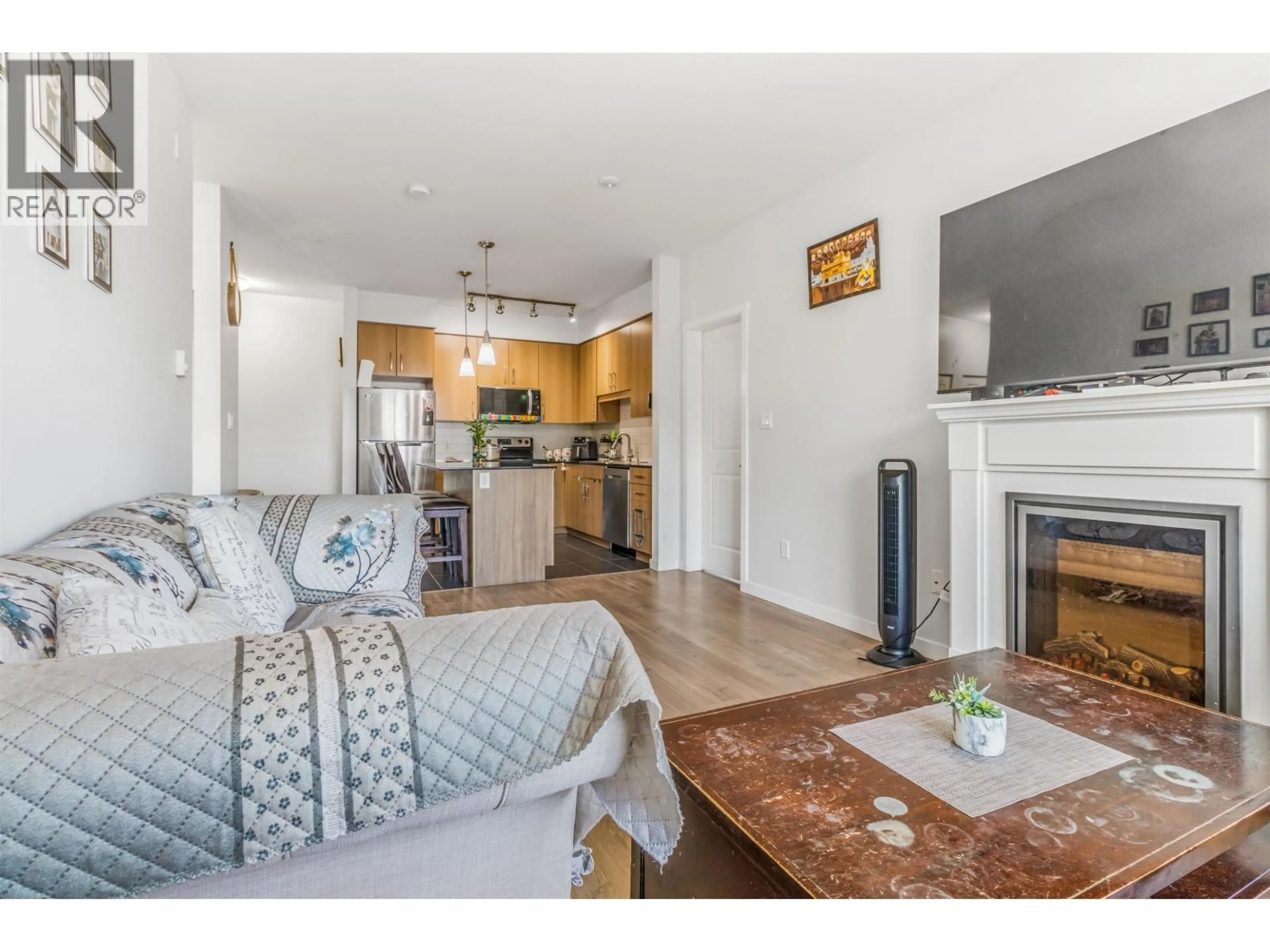 Living room with furniture, wood/laminate floor for 306 - 22290 NORTH AVE AVENUE, Maple Ridge British Columbia V2X8Z8
