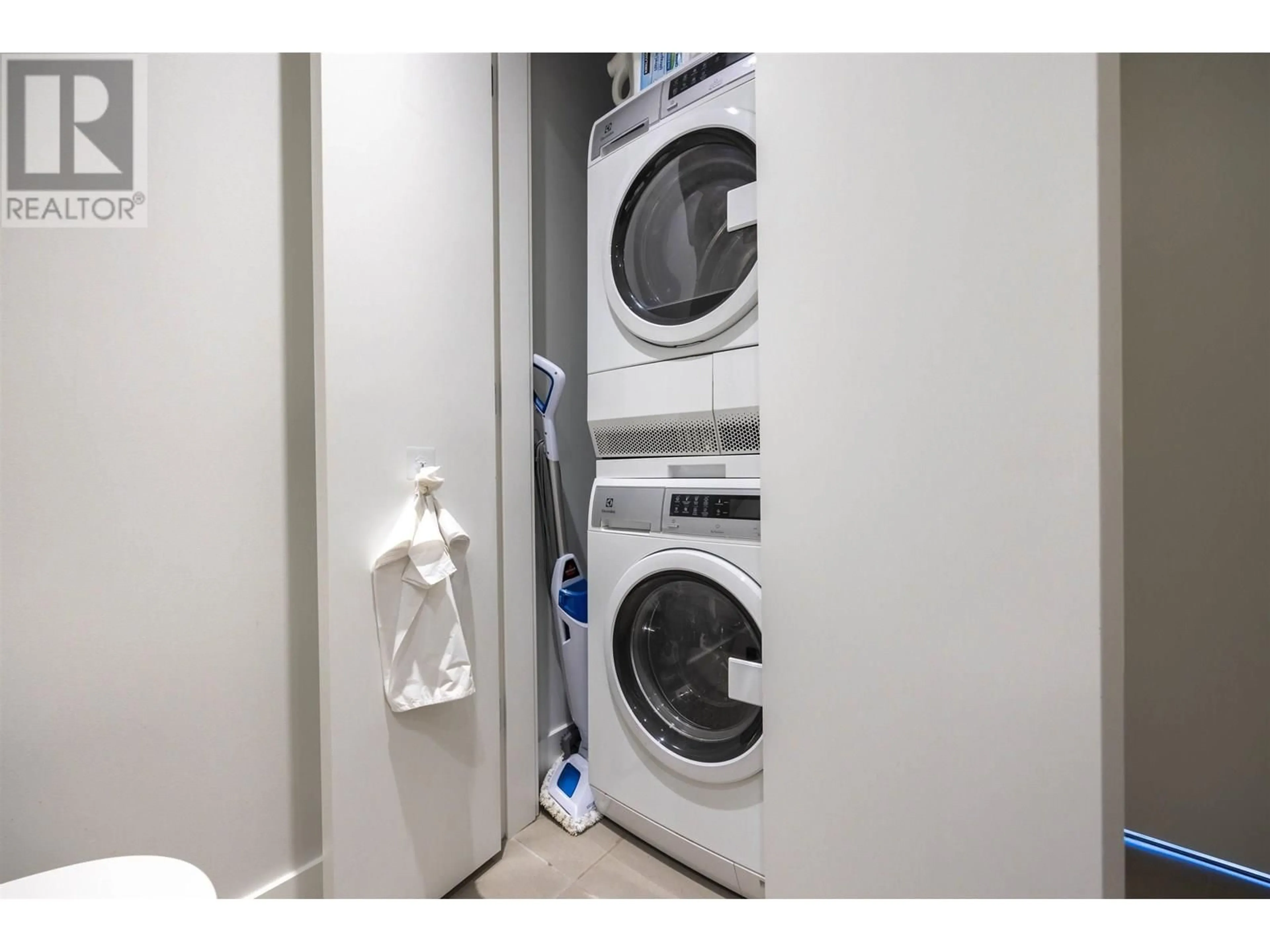 Laundry room for 4 - 5233 GILBERT ROAD, Richmond British Columbia V7C0B3