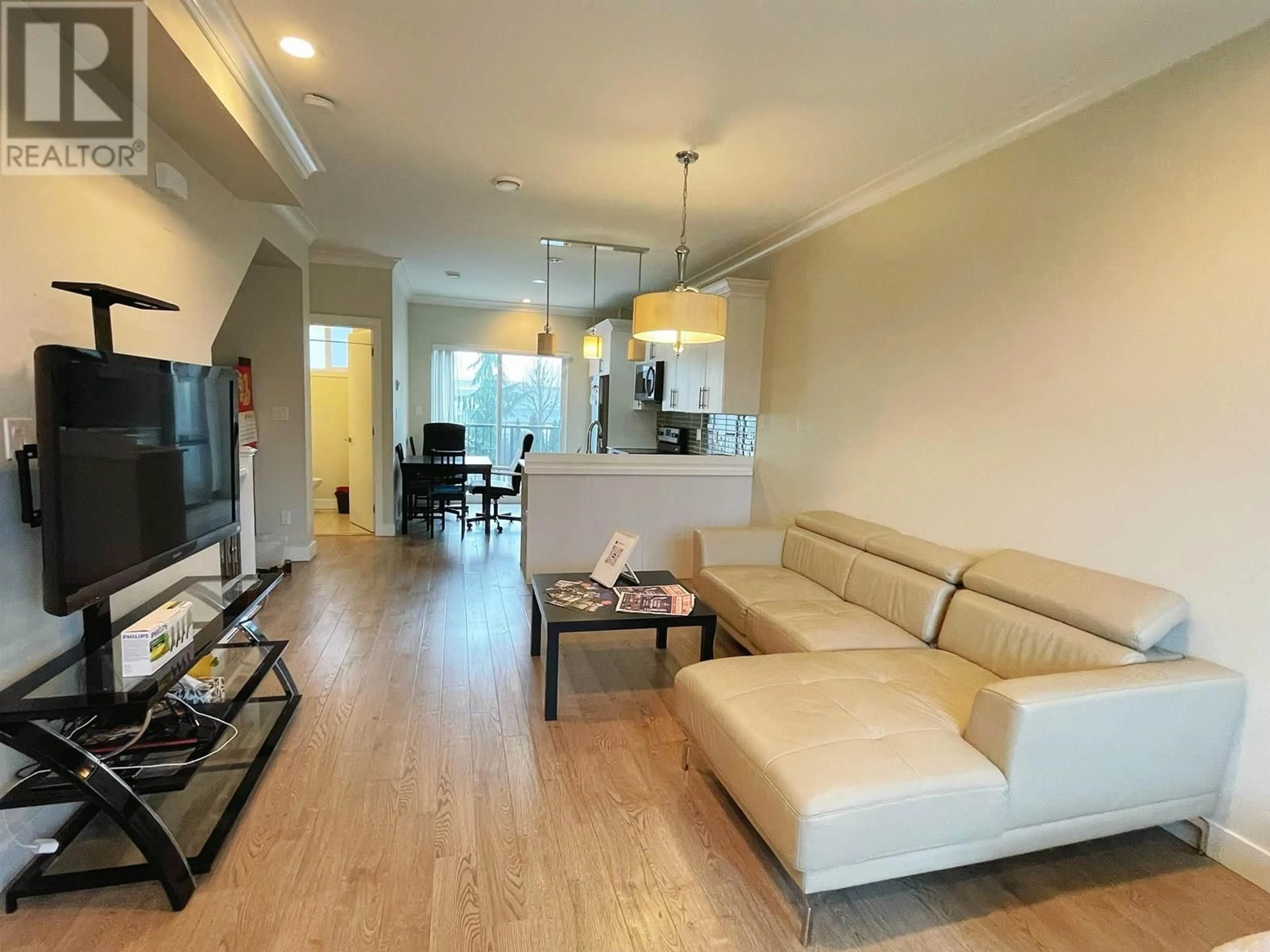 Living room with furniture, wood/laminate floor for 16 - 4191 NO. 4 ROAD, Richmond British Columbia V6X2M2