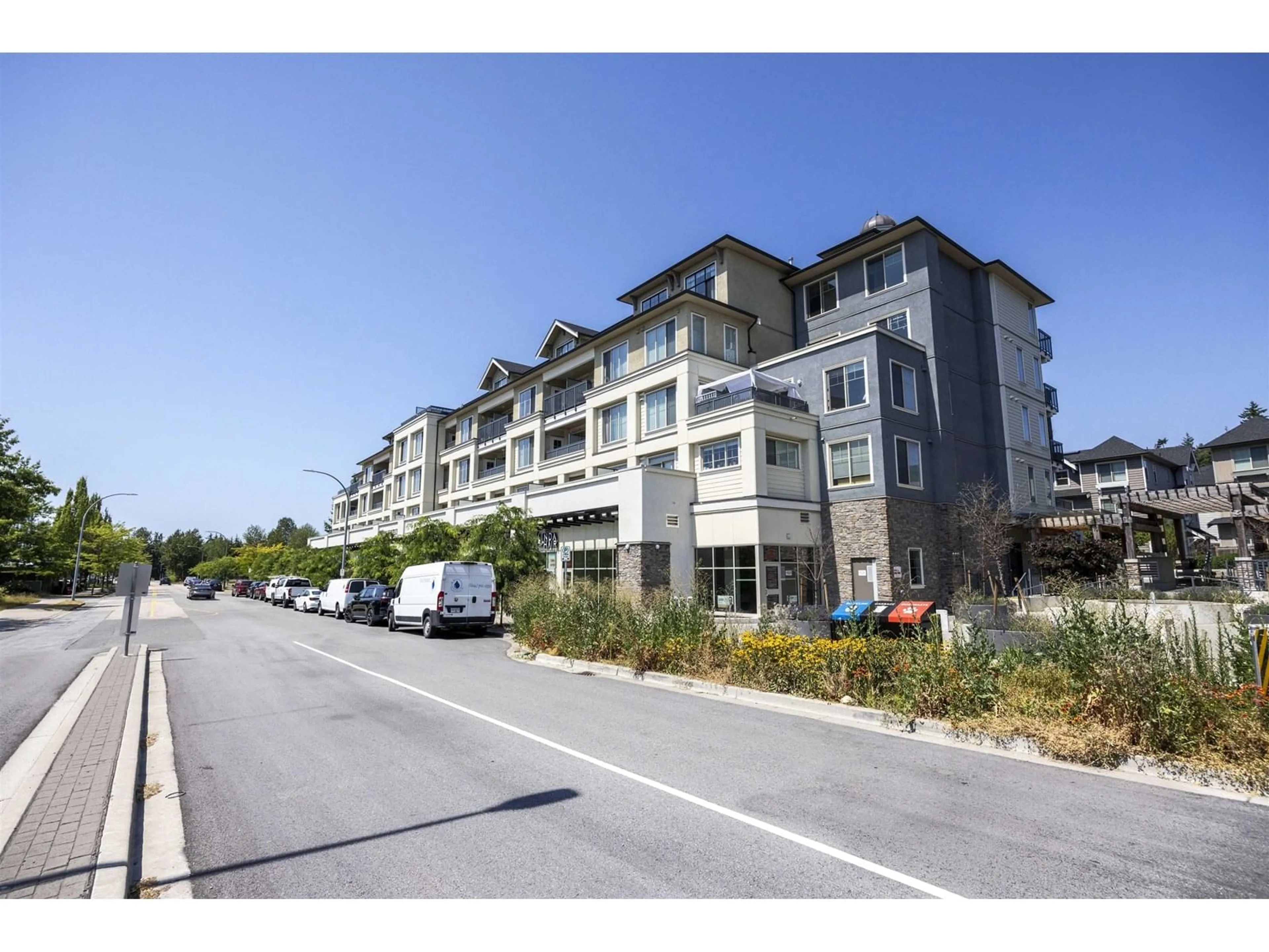 A pic from outside/outdoor area/front of a property/back of a property/a pic from drone, unknown for A104 - 20487 65, Langley British Columbia V2Y3K8