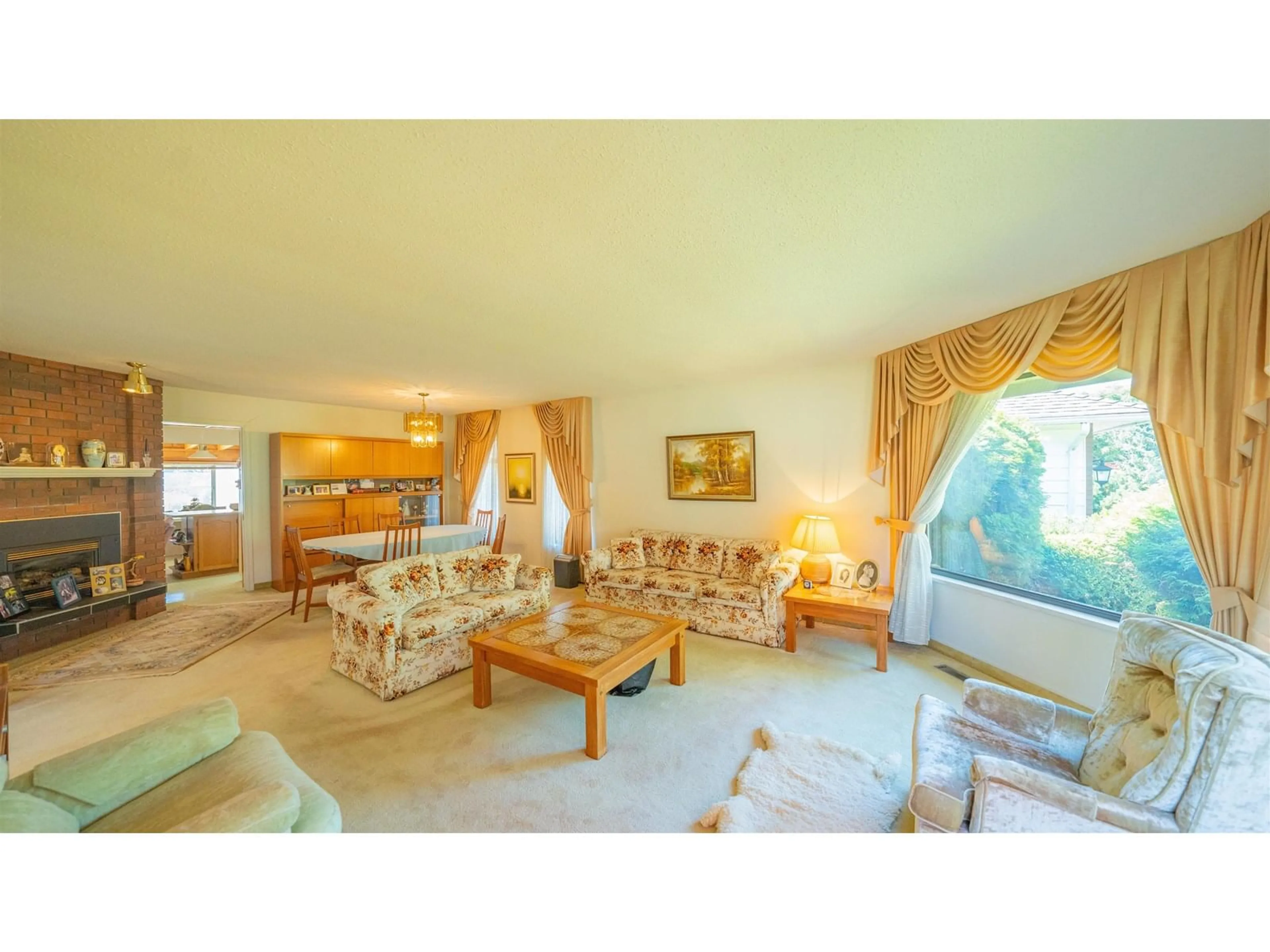 Living room with furniture, unknown for 14076 19A, Surrey British Columbia V4A7Z6