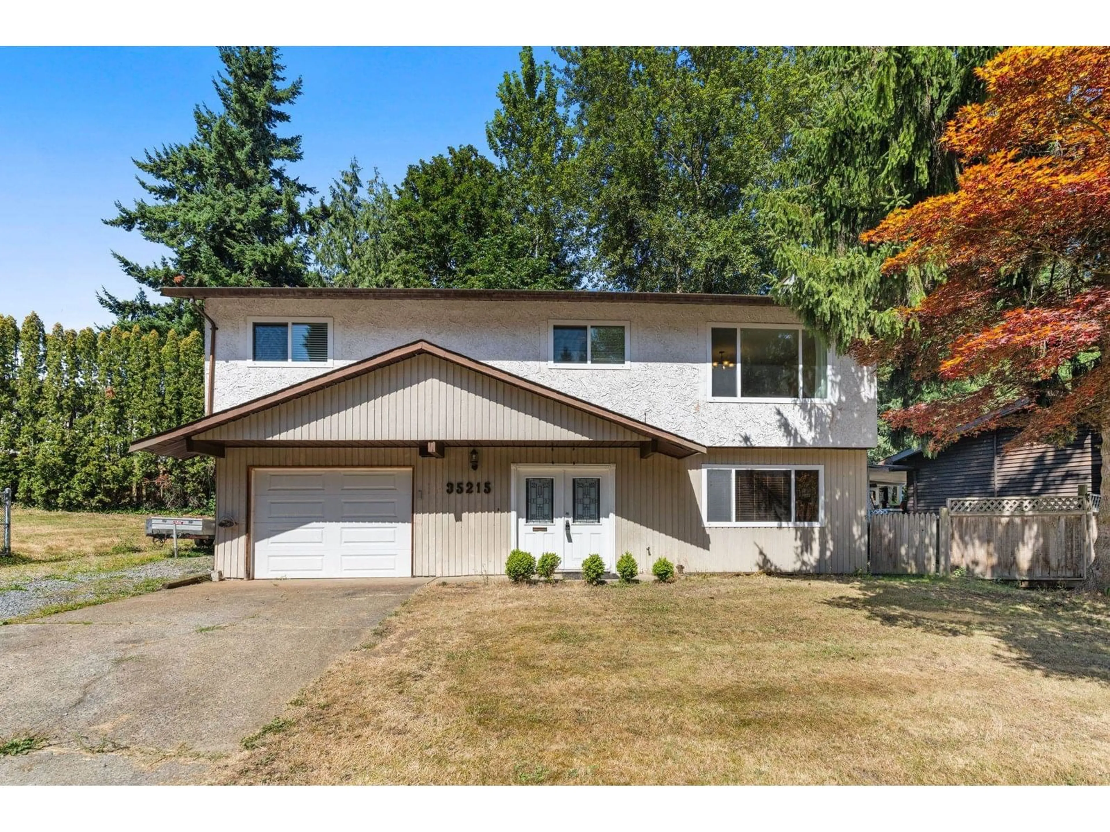 Home with vinyl exterior material, street for 35215 MCKEE, Abbotsford British Columbia V2S6K5
