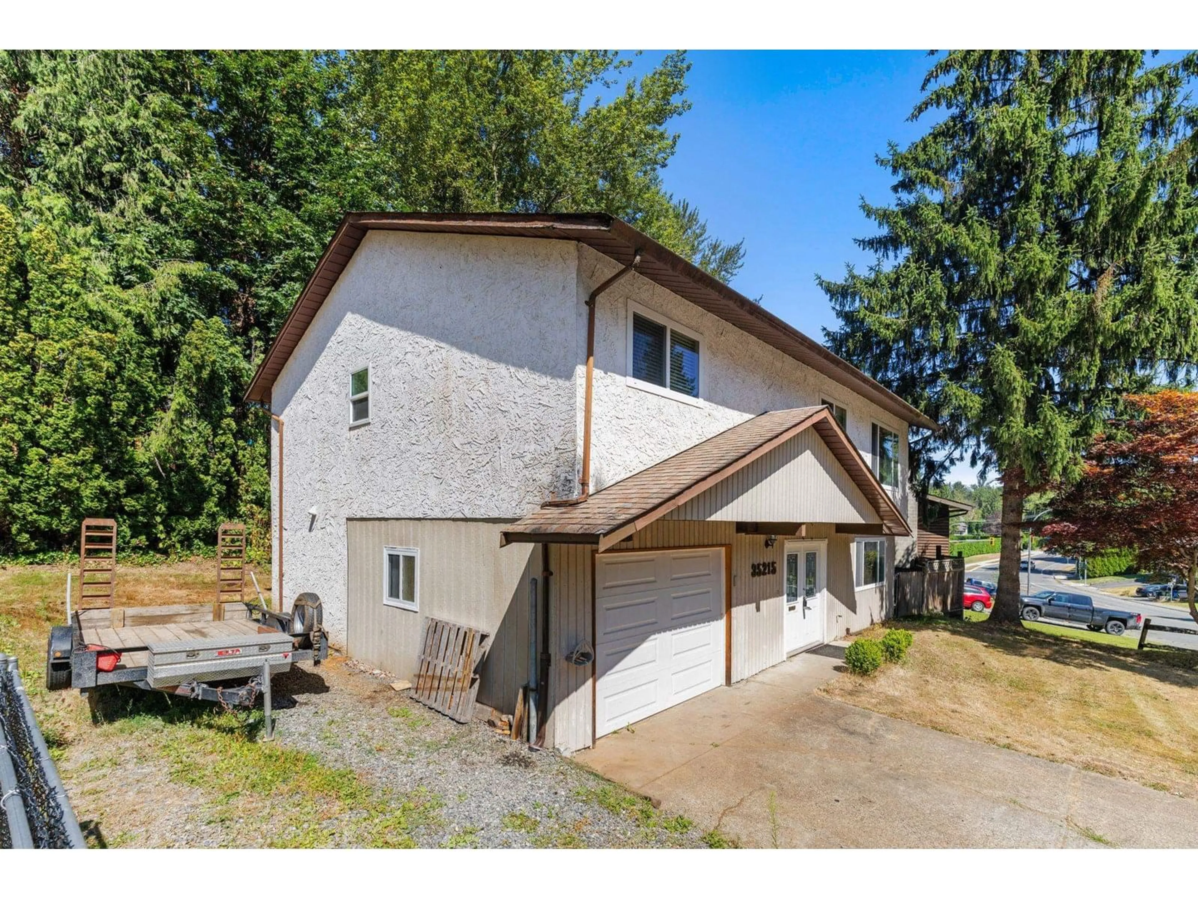 Unknown for 35215 MCKEE, Abbotsford British Columbia V2S6K5