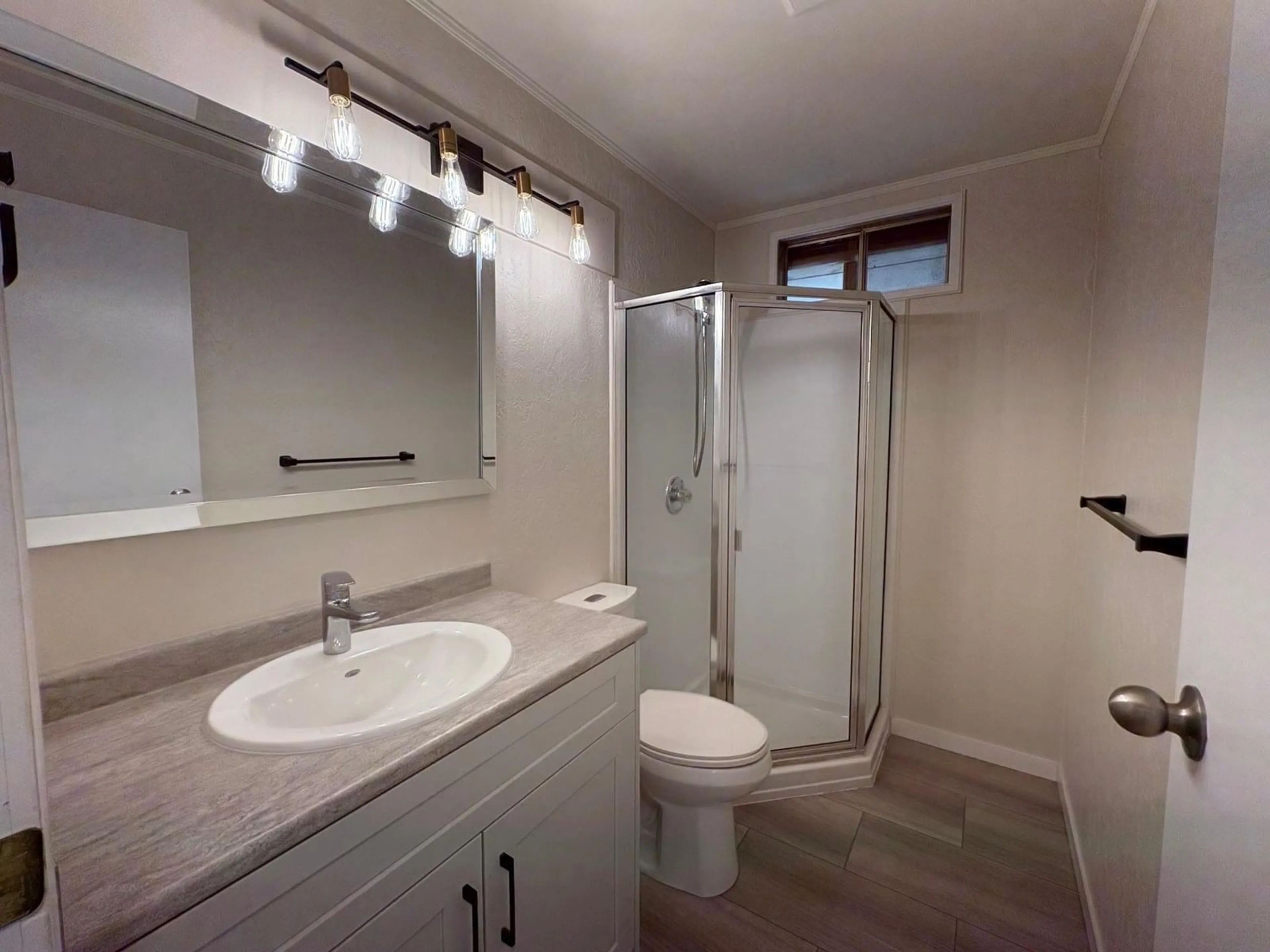 Standard bathroom, unknown for 1 - 43201 LOUGHEED, Mission British Columbia V0M1G0