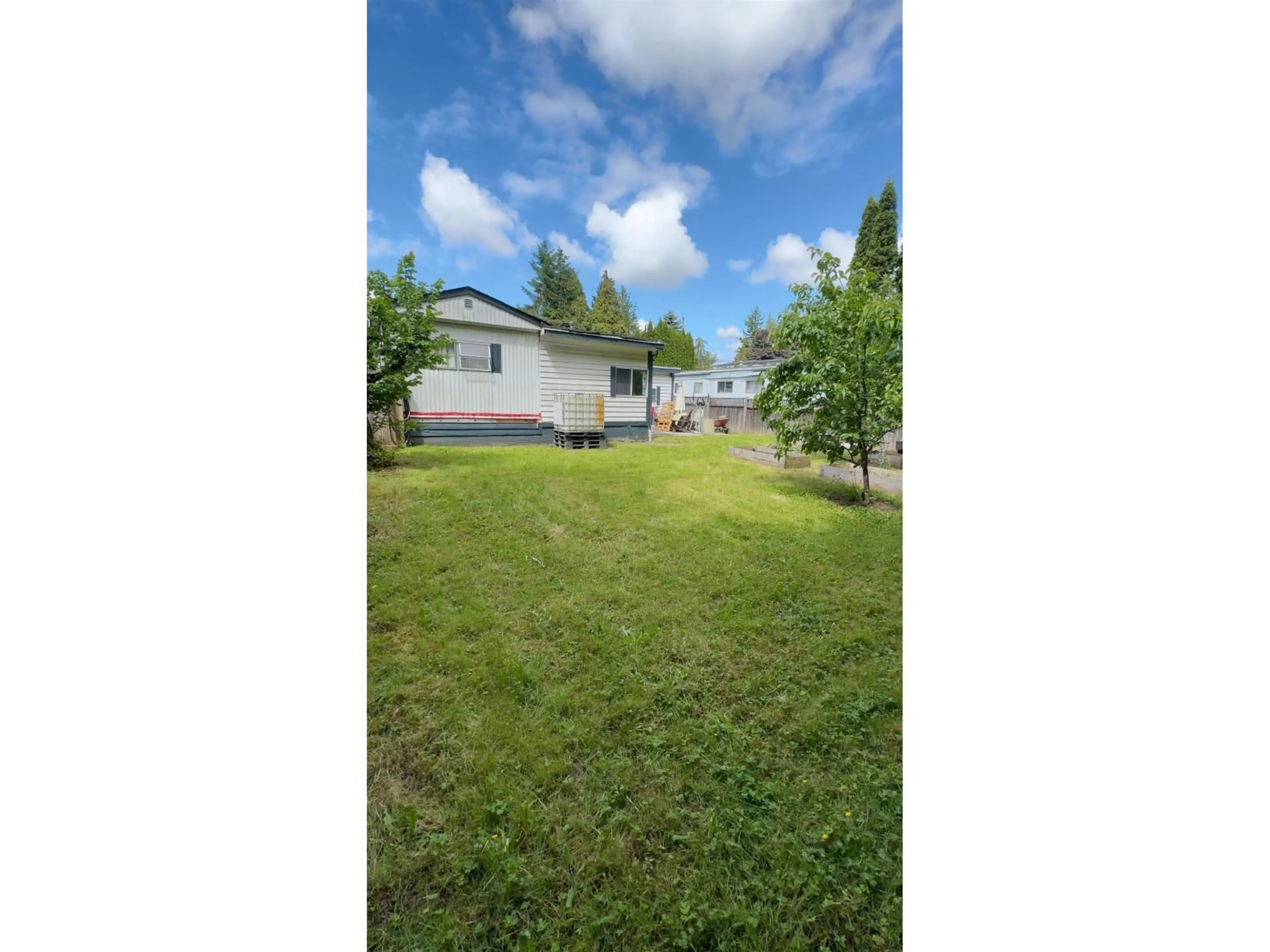 A pic from outside/outdoor area/front of a property/back of a property/a pic from drone, unknown for 2104 OAKRIDGE, Abbotsford British Columbia V2T6A8