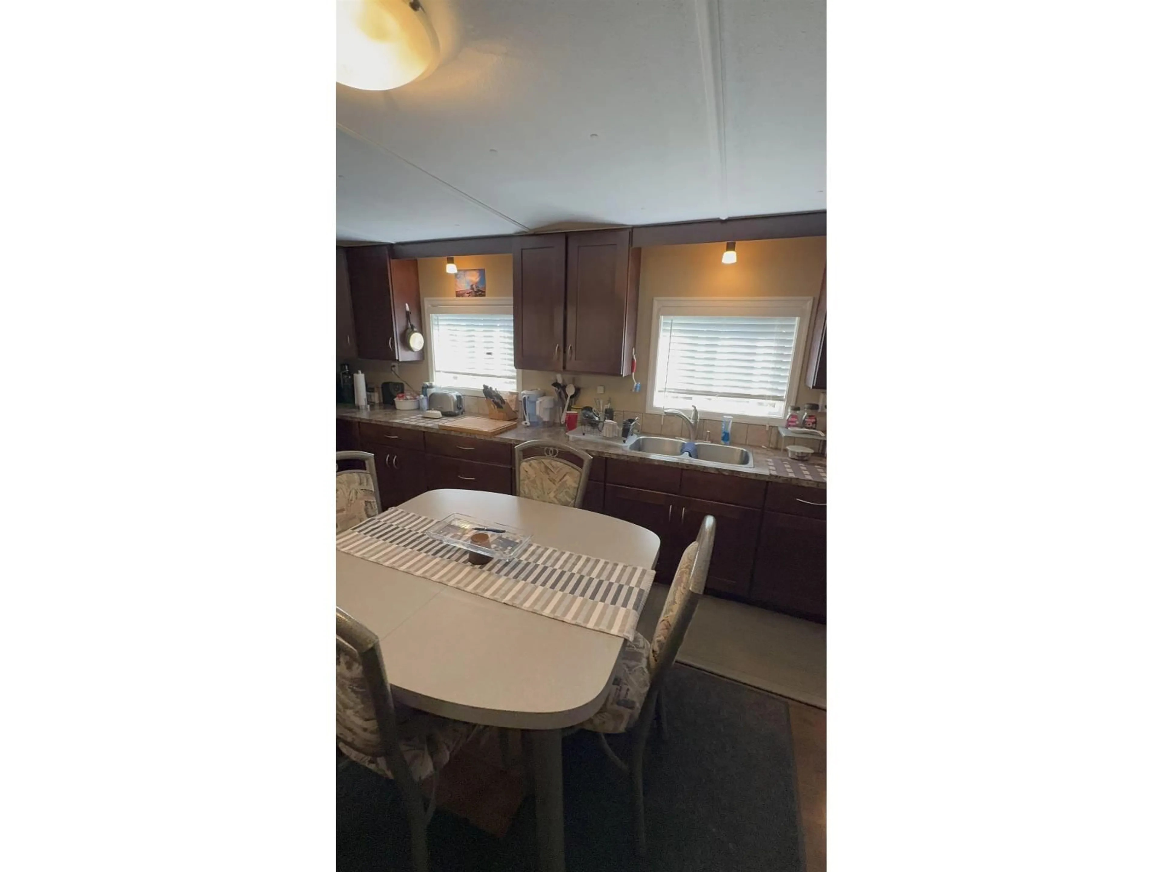 Standard kitchen, wood/laminate floor for 2104 OAKRIDGE, Abbotsford British Columbia V2T6A8