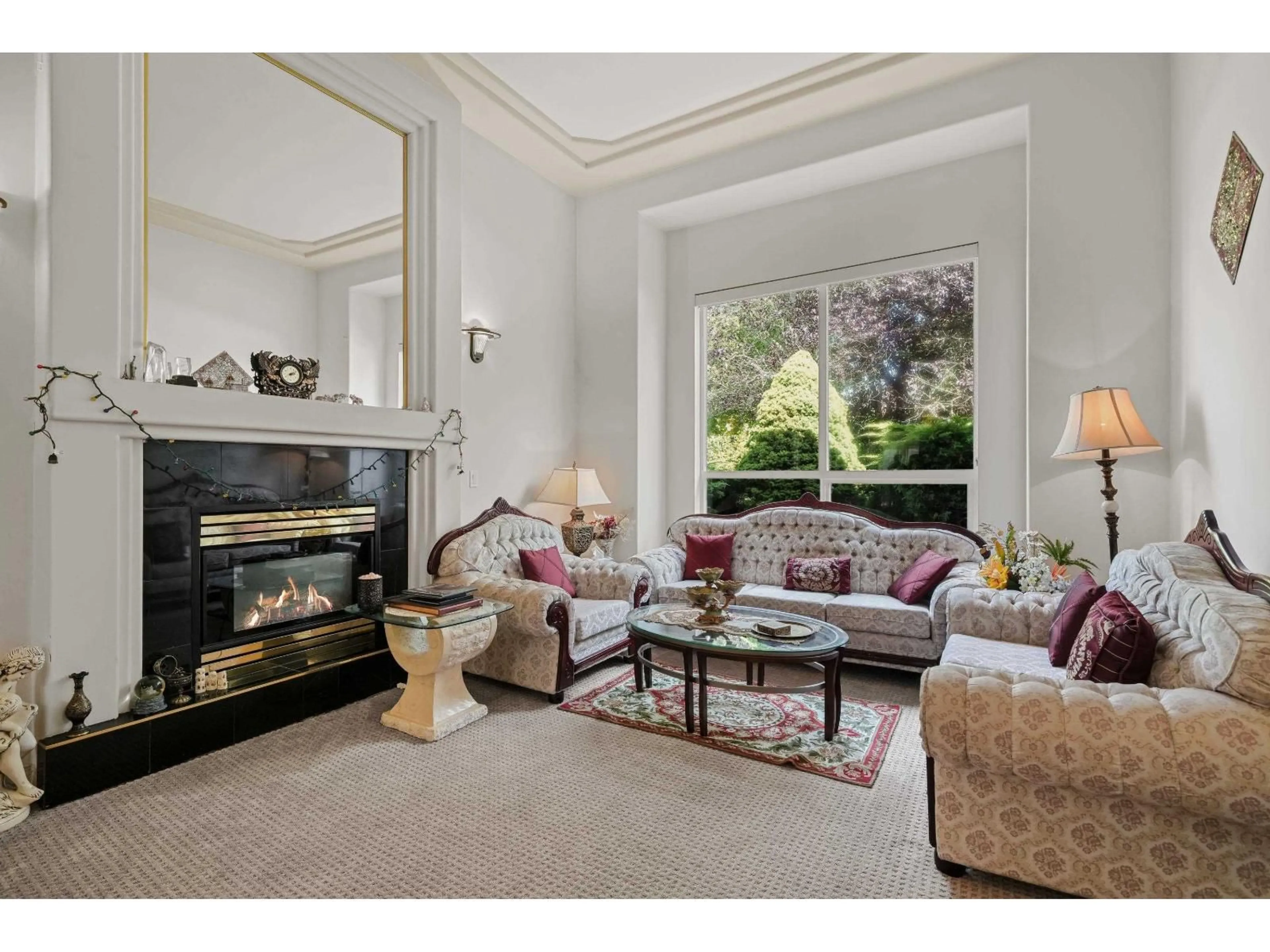 Living room with furniture, unknown for 7137 132, Surrey British Columbia V3W4M3