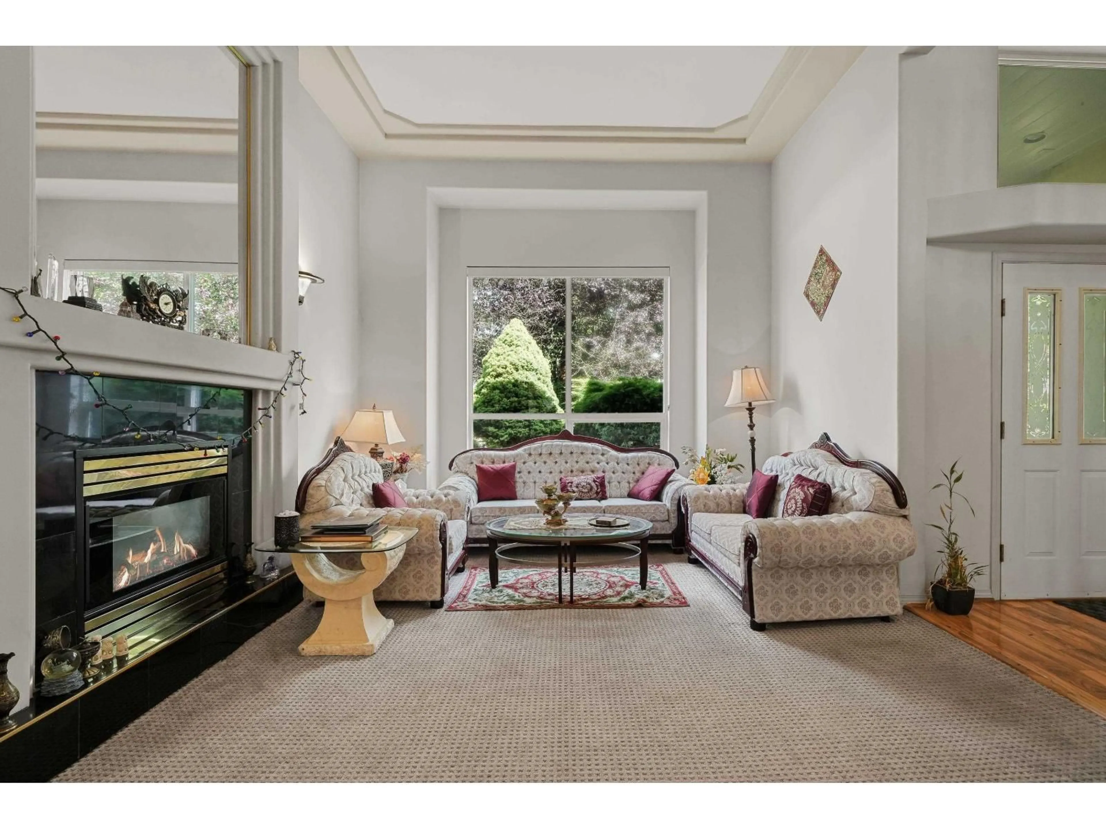 Living room with furniture, carpet floor for 7137 132, Surrey British Columbia V3W4M3