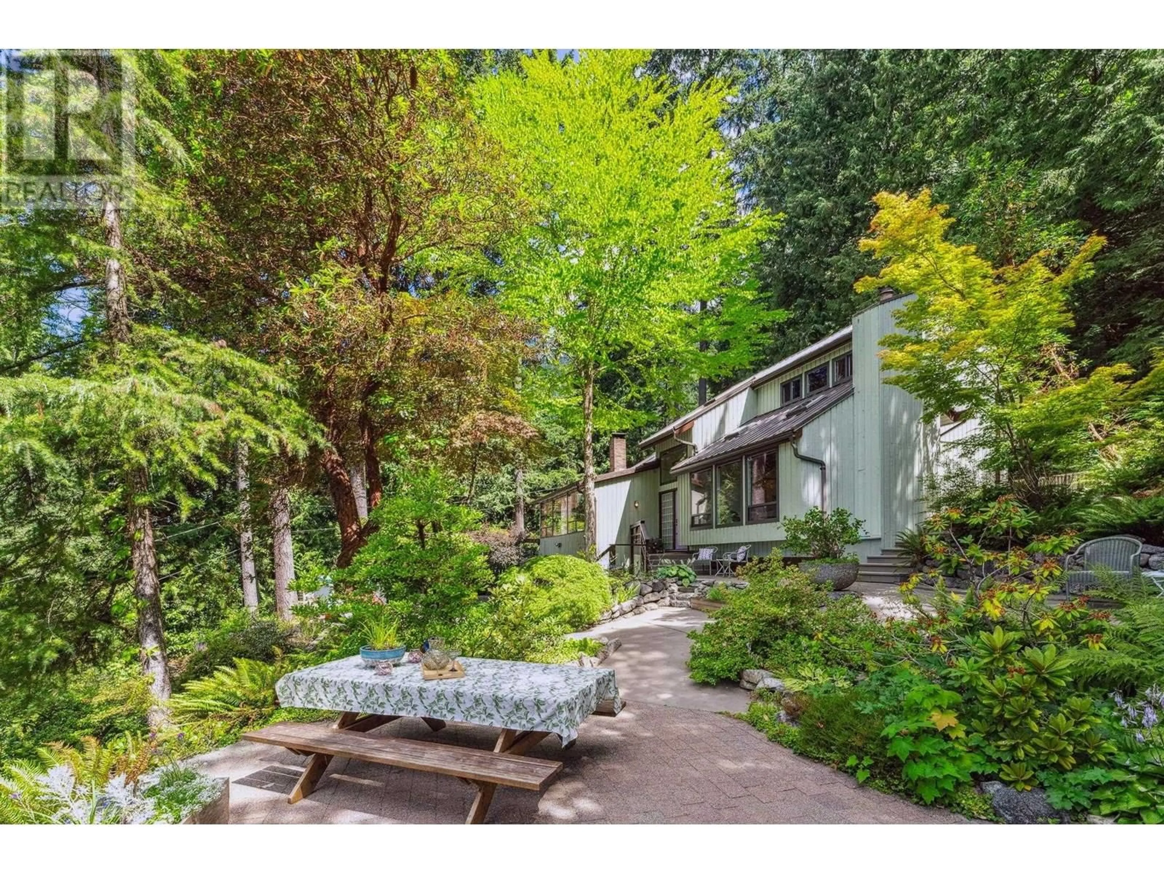 Patio, forest/trees view for 385 OCEANVIEW ROAD, Lions Bay British Columbia V0N2E0