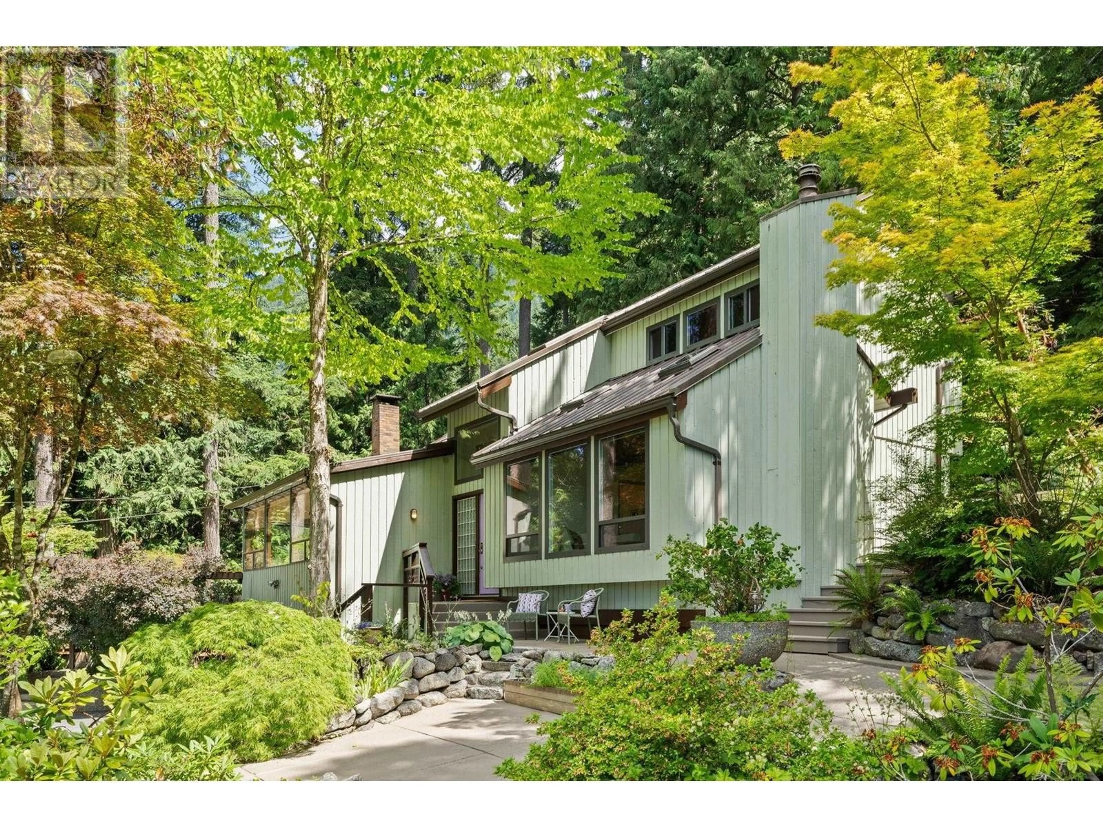 Home with vinyl exterior material, street for 385 OCEANVIEW ROAD, Lions Bay British Columbia V0N2E0