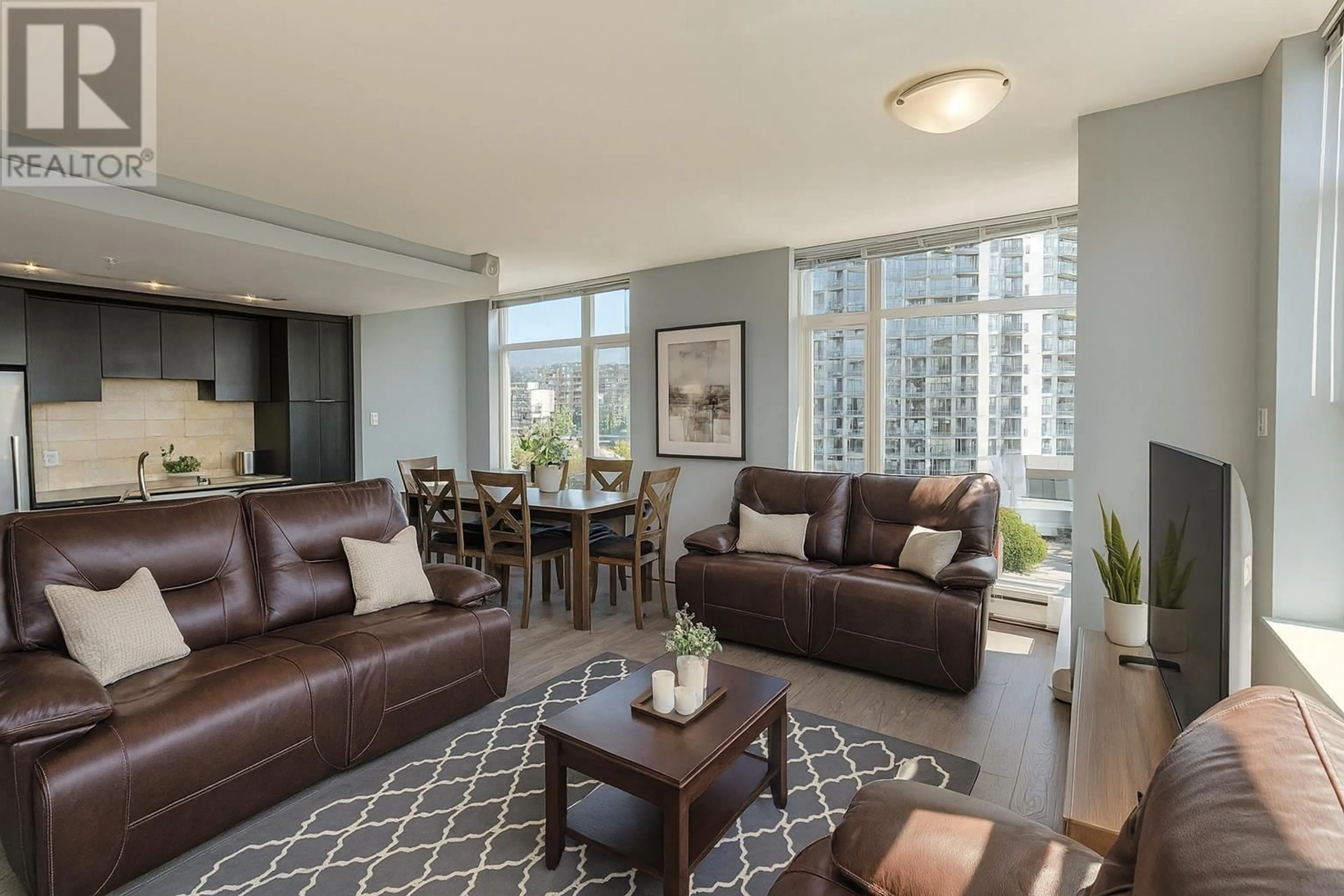 Living room with furniture, unknown for 904 - 158 13TH STREET, North Vancouver British Columbia V7M0A7