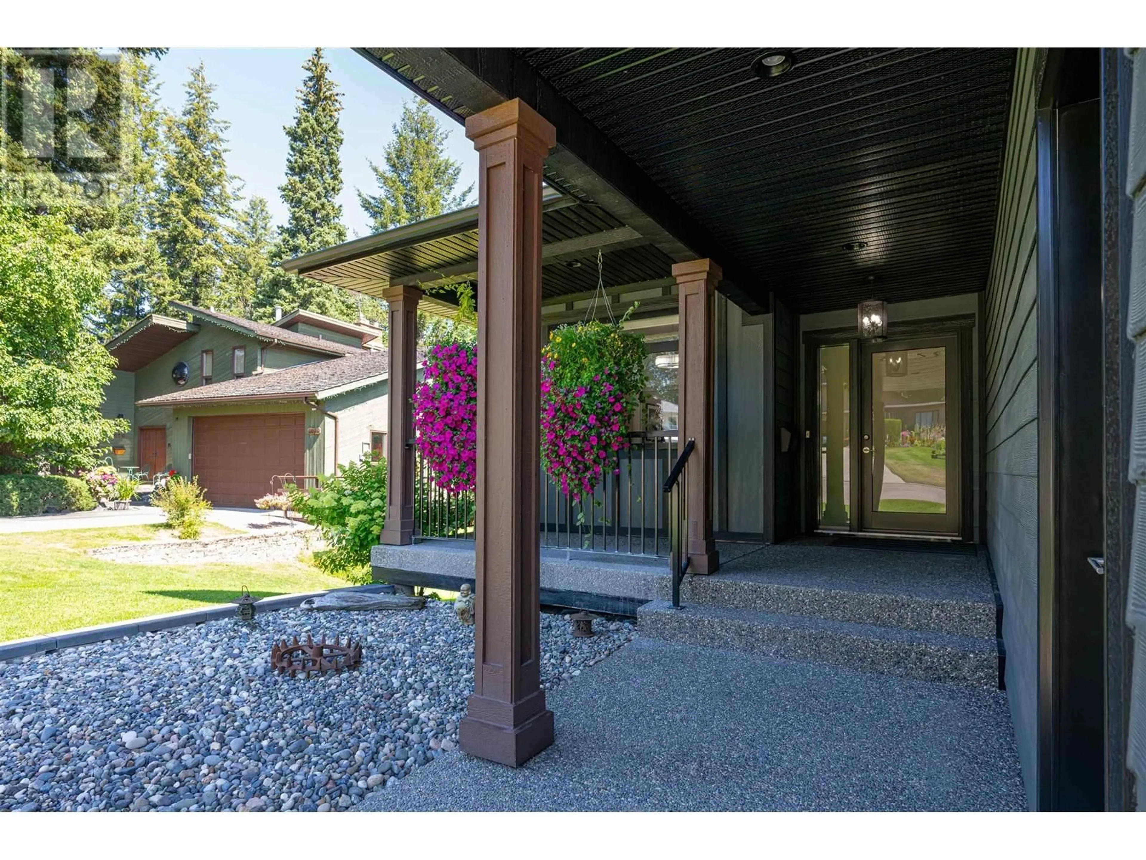 Indoor foyer for 4086 PRUDENTE PLACE, Prince George British Columbia V2N5K5