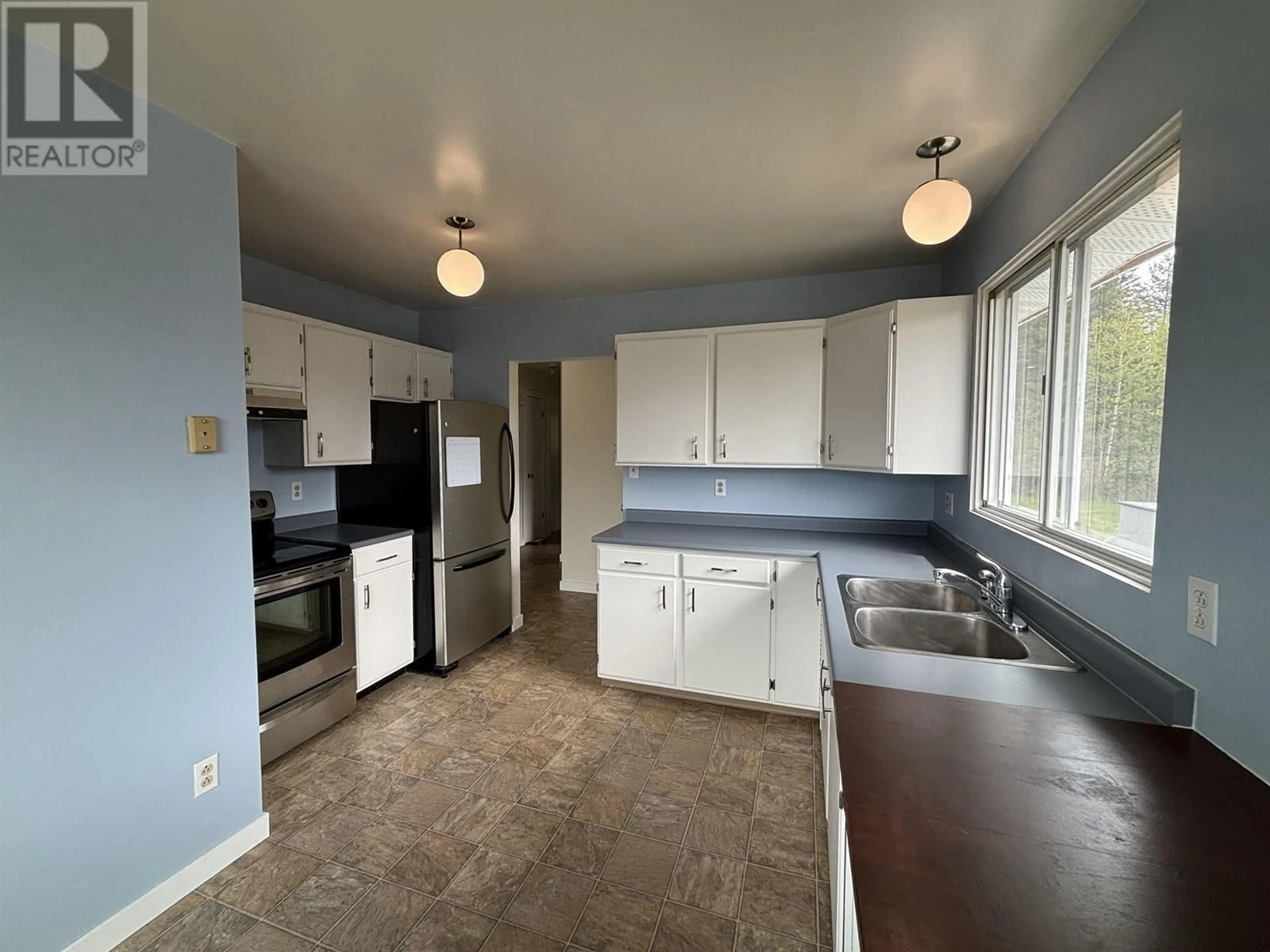 Standard kitchen, unknown for 7589 LOYOLA PLACE, Prince George British Columbia V2N3J4