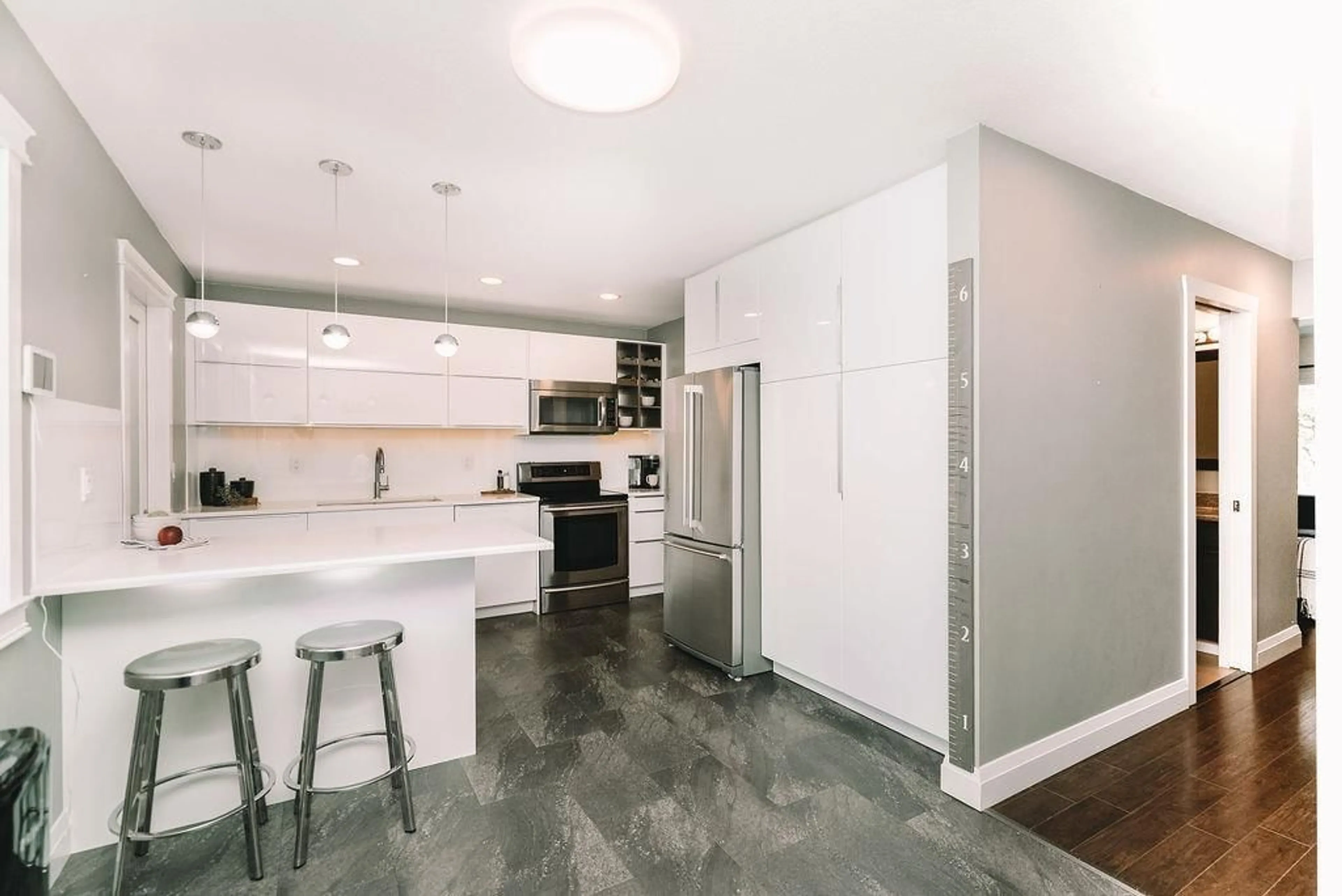 Open concept kitchen, ceramic/tile floor for 12 - 26727 30A, Langley British Columbia V4W3S5