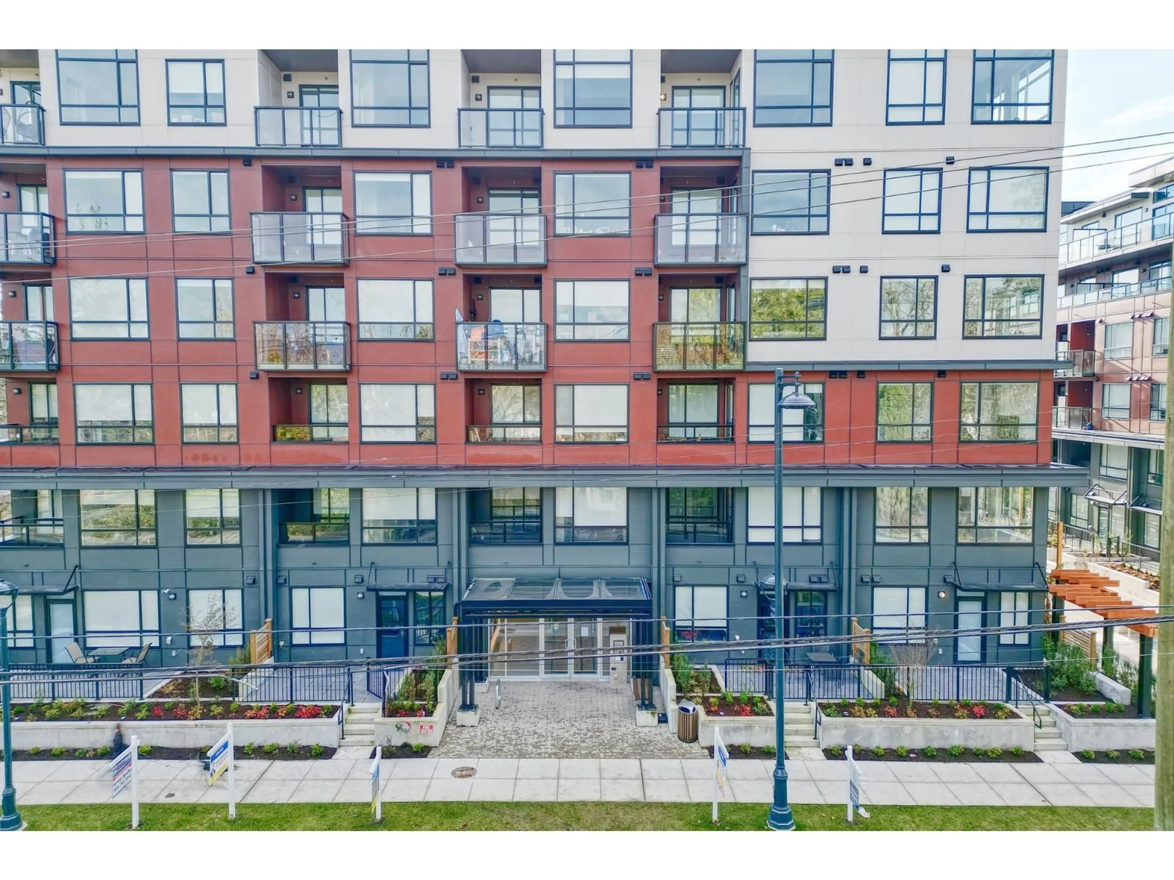 A pic from outside/outdoor area/front of a property/back of a property/a pic from drone, unknown for E616 - 13858 108, Surrey British Columbia V3T0T8