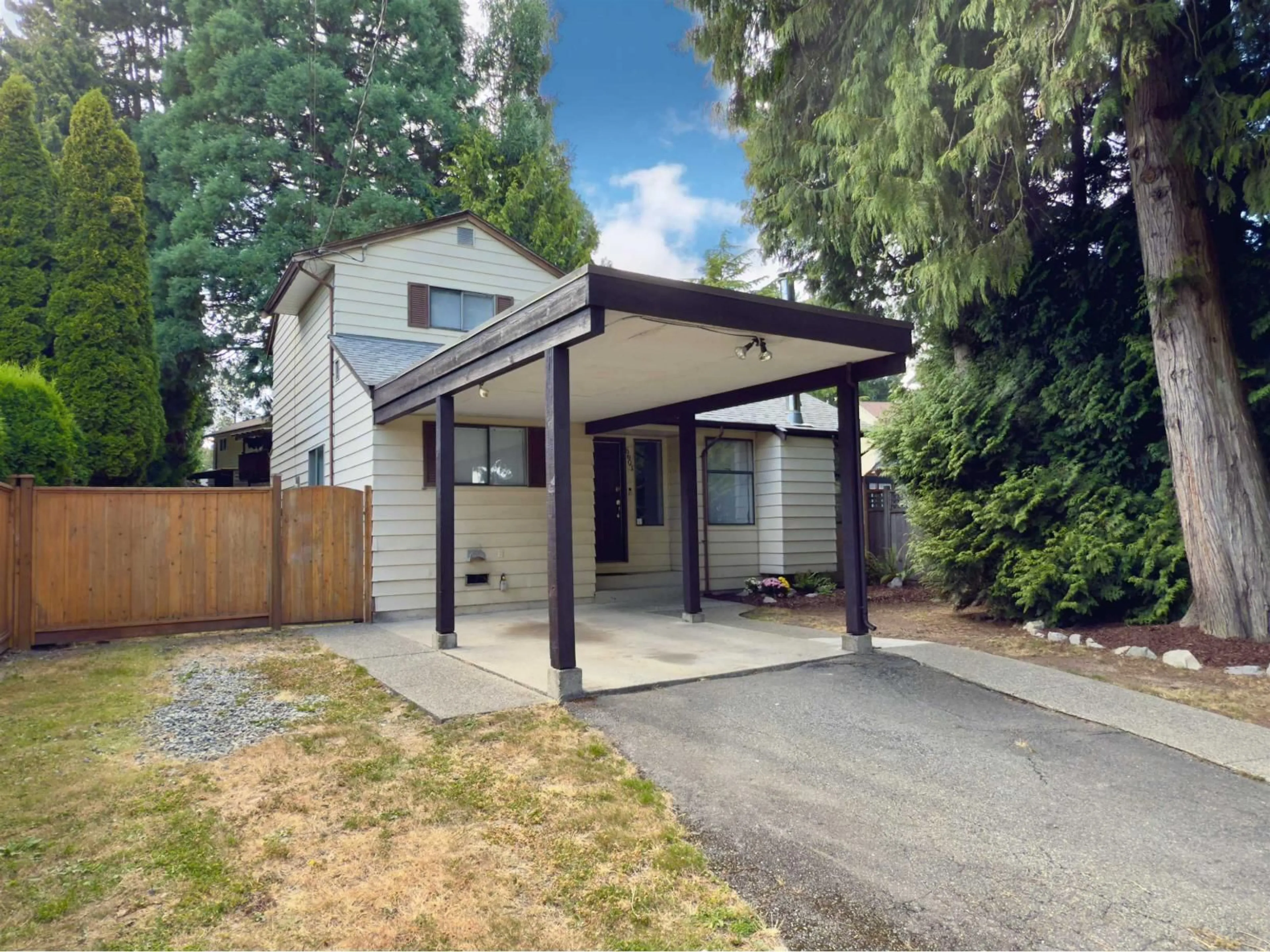 Home with vinyl exterior material, street for 6601 134, Surrey British Columbia V3W4S1