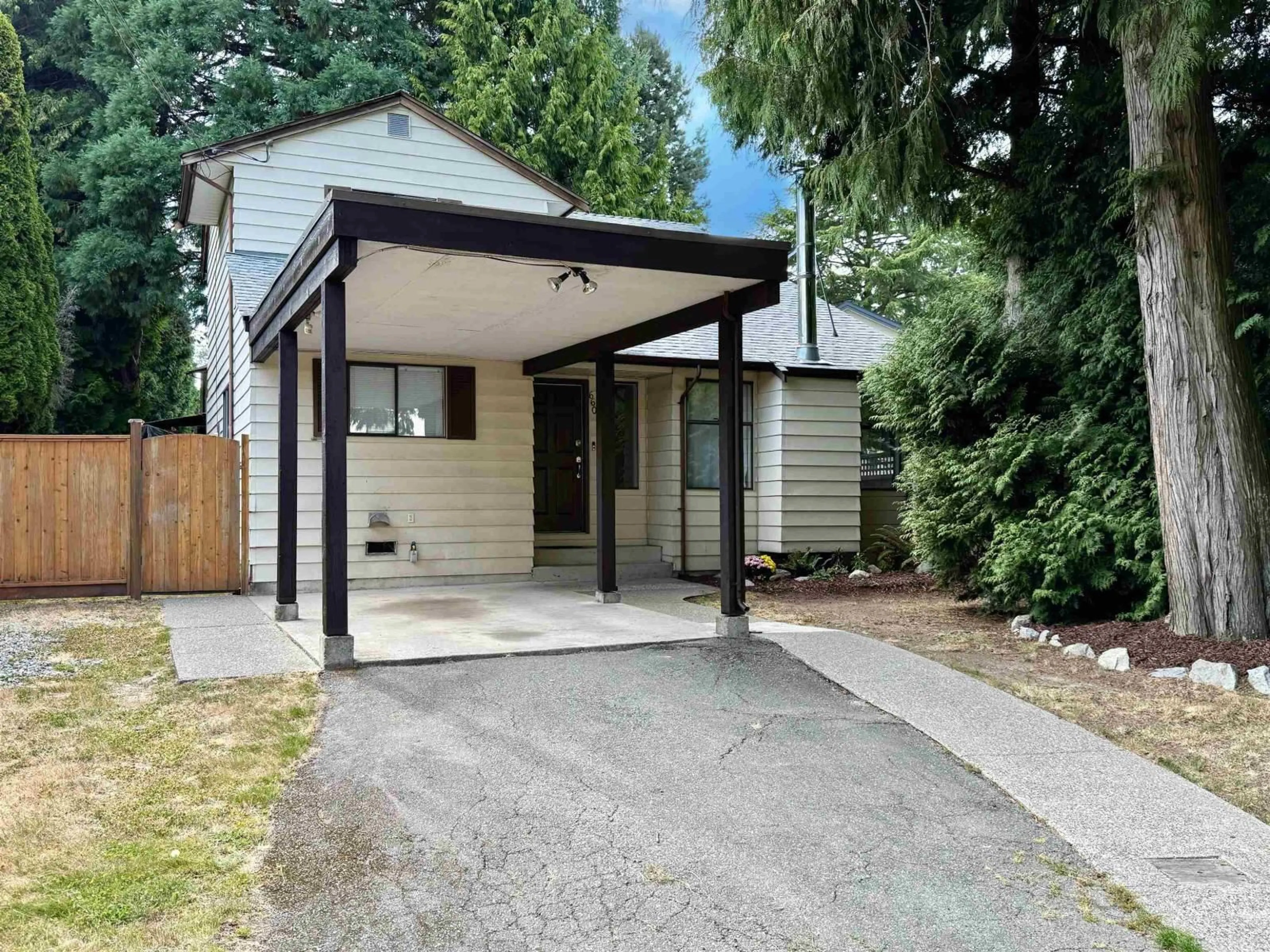 Home with vinyl exterior material, street for 6601 134, Surrey British Columbia V3W4S1