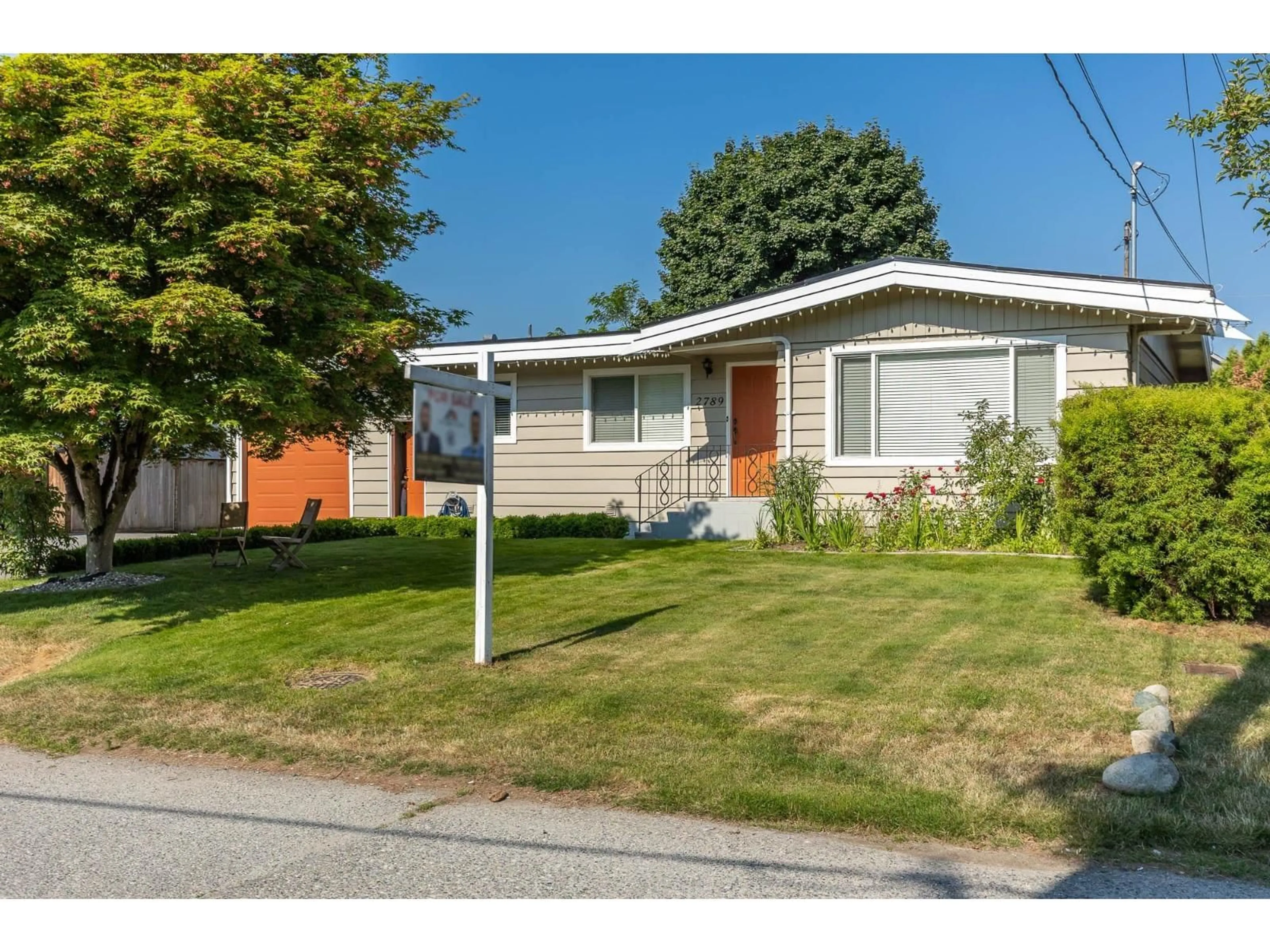 Home with vinyl exterior material, street for 2789 CENTENNIAL, Abbotsford British Columbia V2T2V4