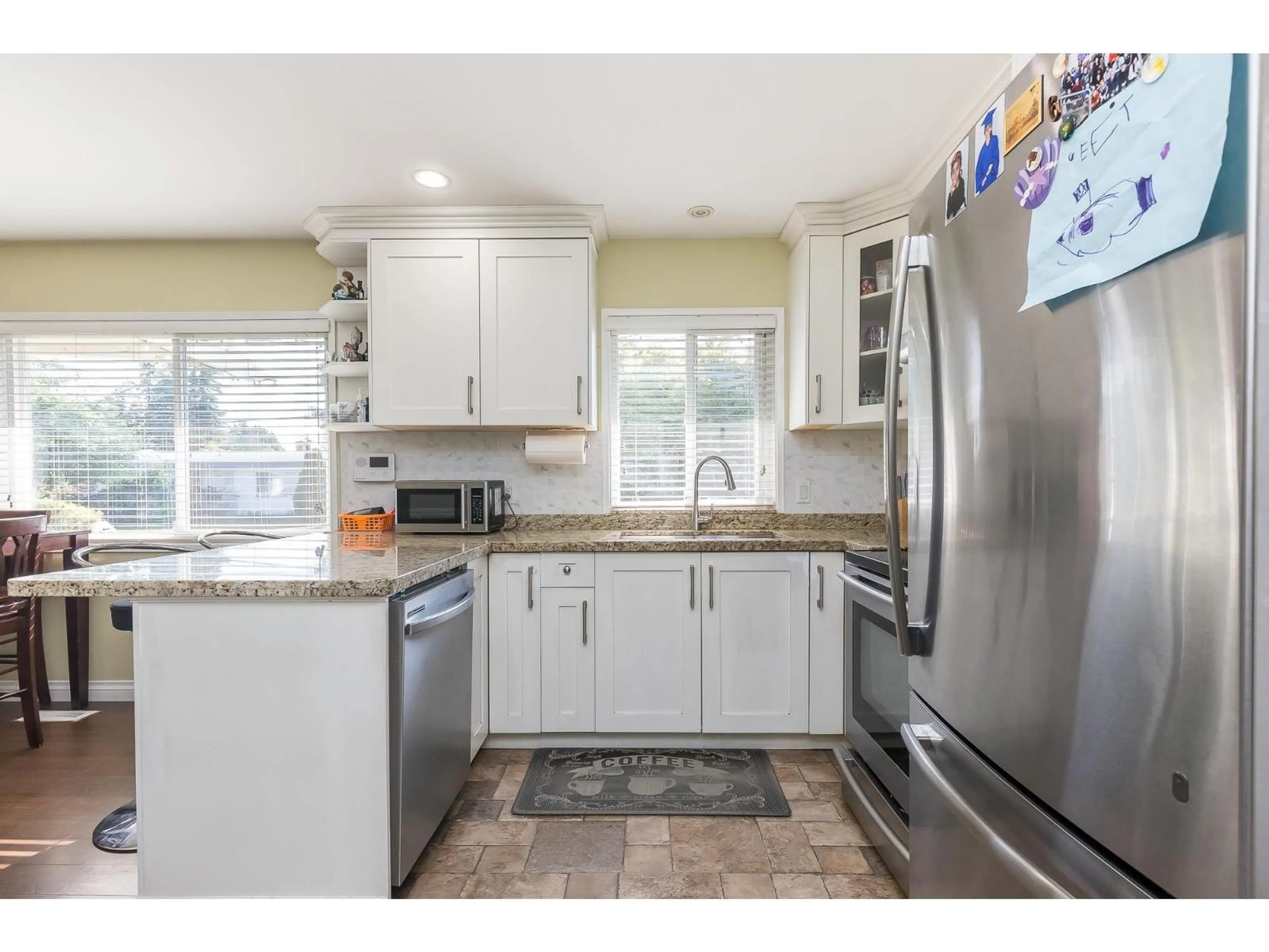 Open concept kitchen, unknown for 2789 CENTENNIAL, Abbotsford British Columbia V2T2V4