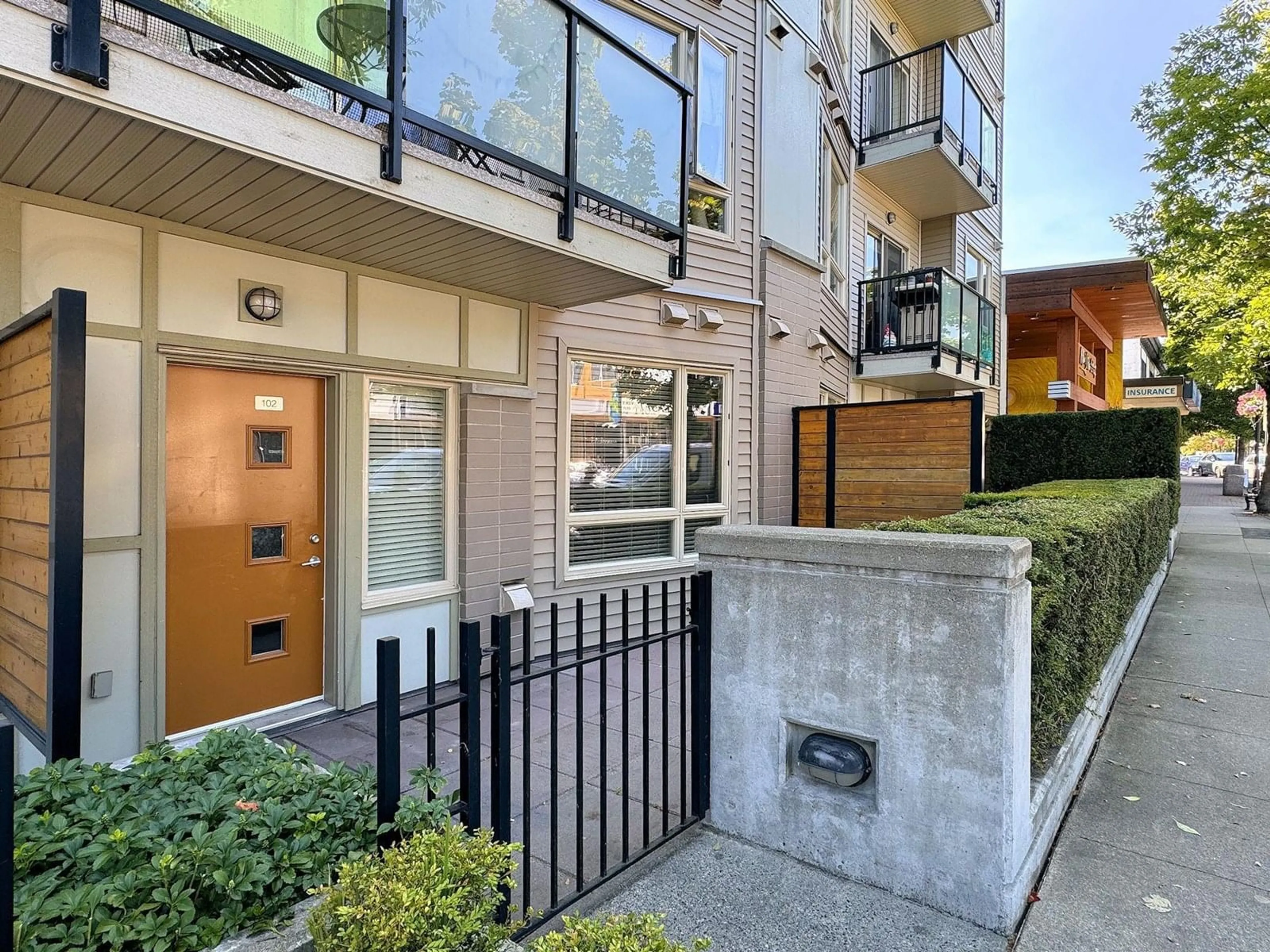 Indoor entryway for 102 - 20460 DOUGLAS, Langley British Columbia V3A0C6
